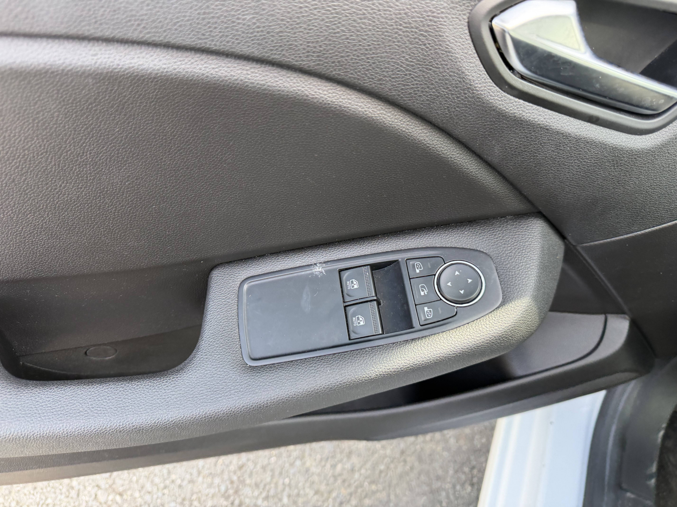 Vente en ligne Renault Clio 5 Clio E-Tech 140 au prix de 13 990 €