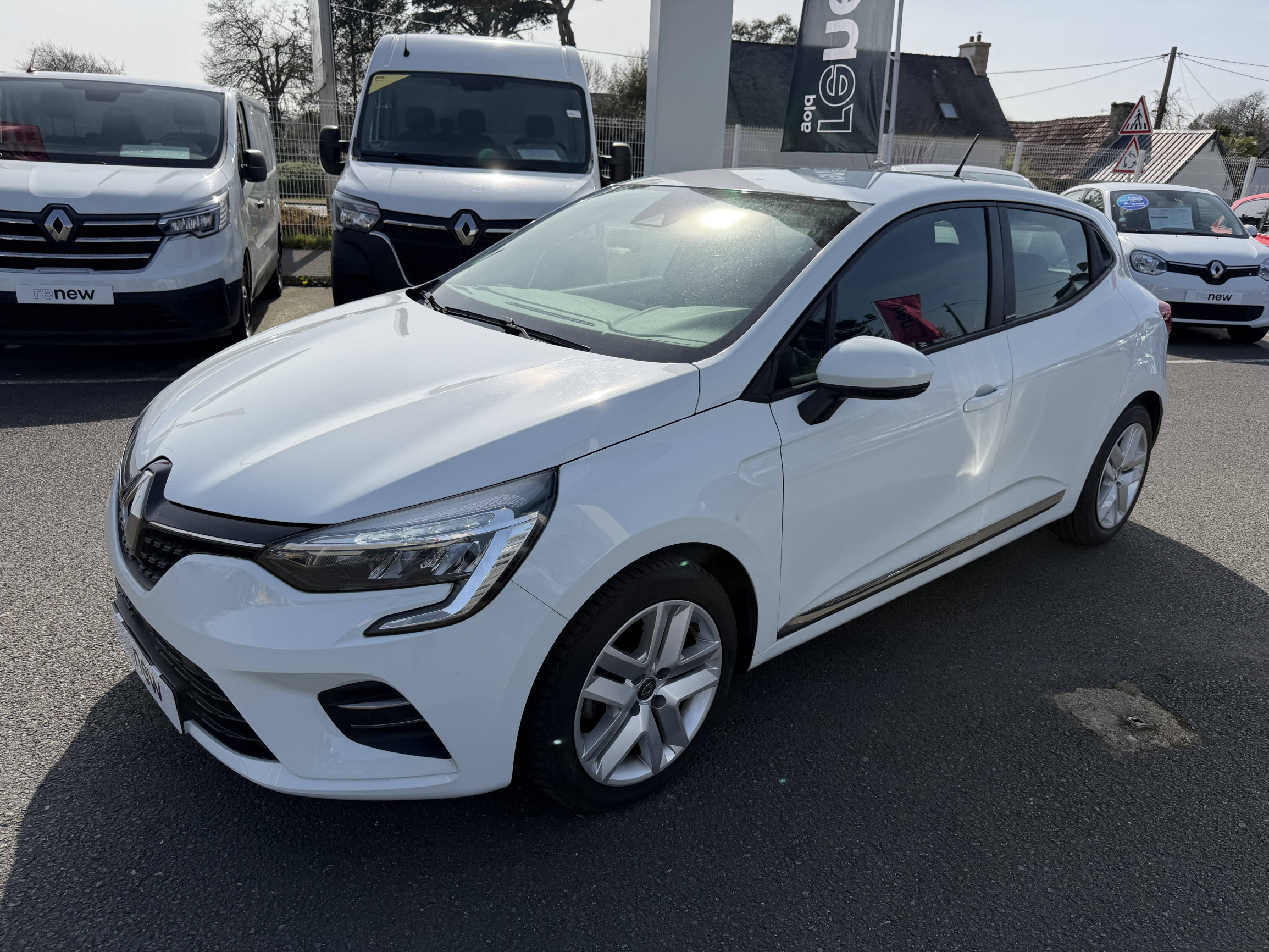 Vente en ligne Renault Clio 5 Clio E-Tech 140 au prix de 13 990 €