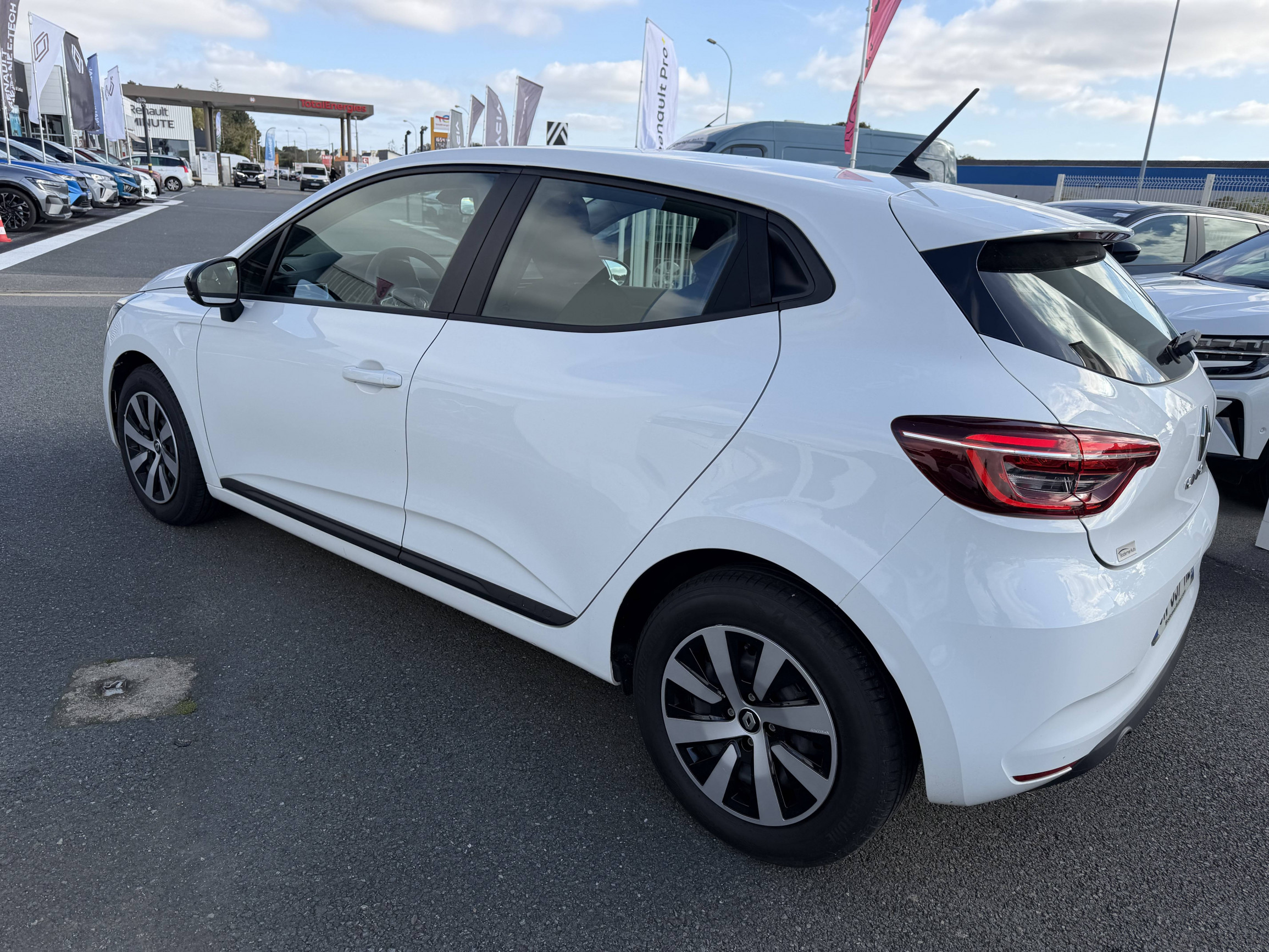 Vente en ligne Renault Clio 5 Clio TCe 90 au prix de 13 890 €