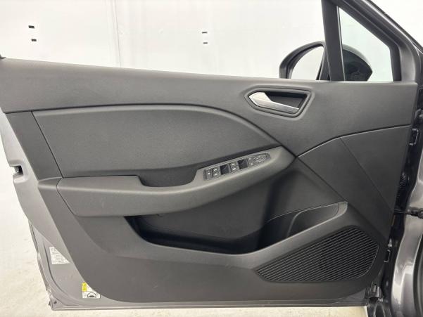 Vente en ligne Renault Clio 5 Clio E-Tech full hybrid 145 au prix de 17 990 €