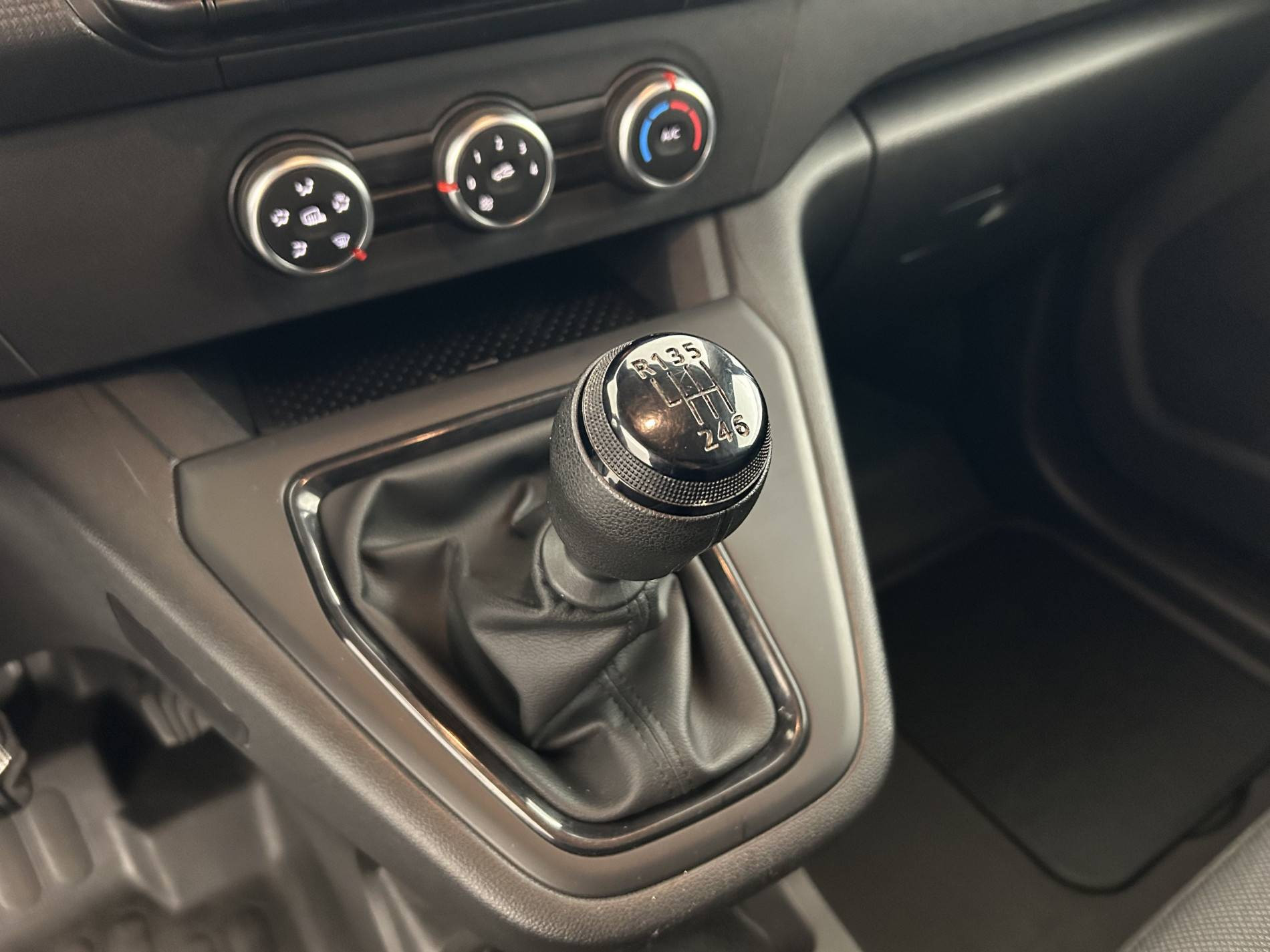 Vente en ligne Renault Kangoo Van  BLUE DCI 95 au prix de 18 990 €