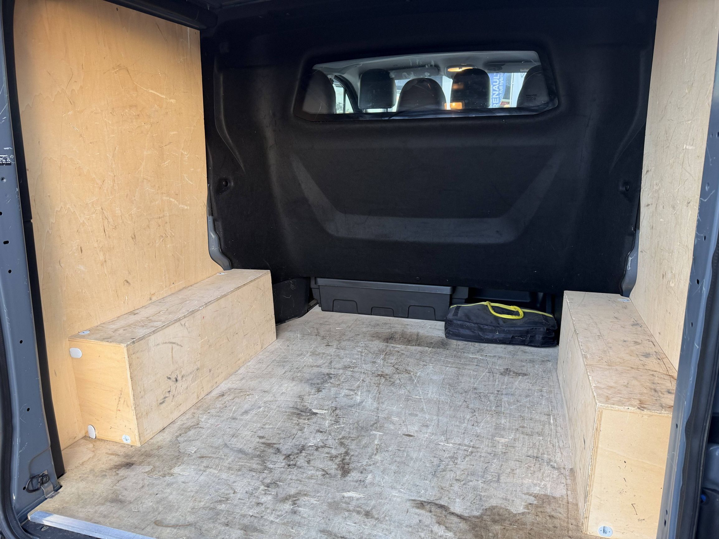 Vente en ligne Renault Trafic Cabine Approfondie  L1H1 1000 KG DCI 120 au prix de 27 990 €