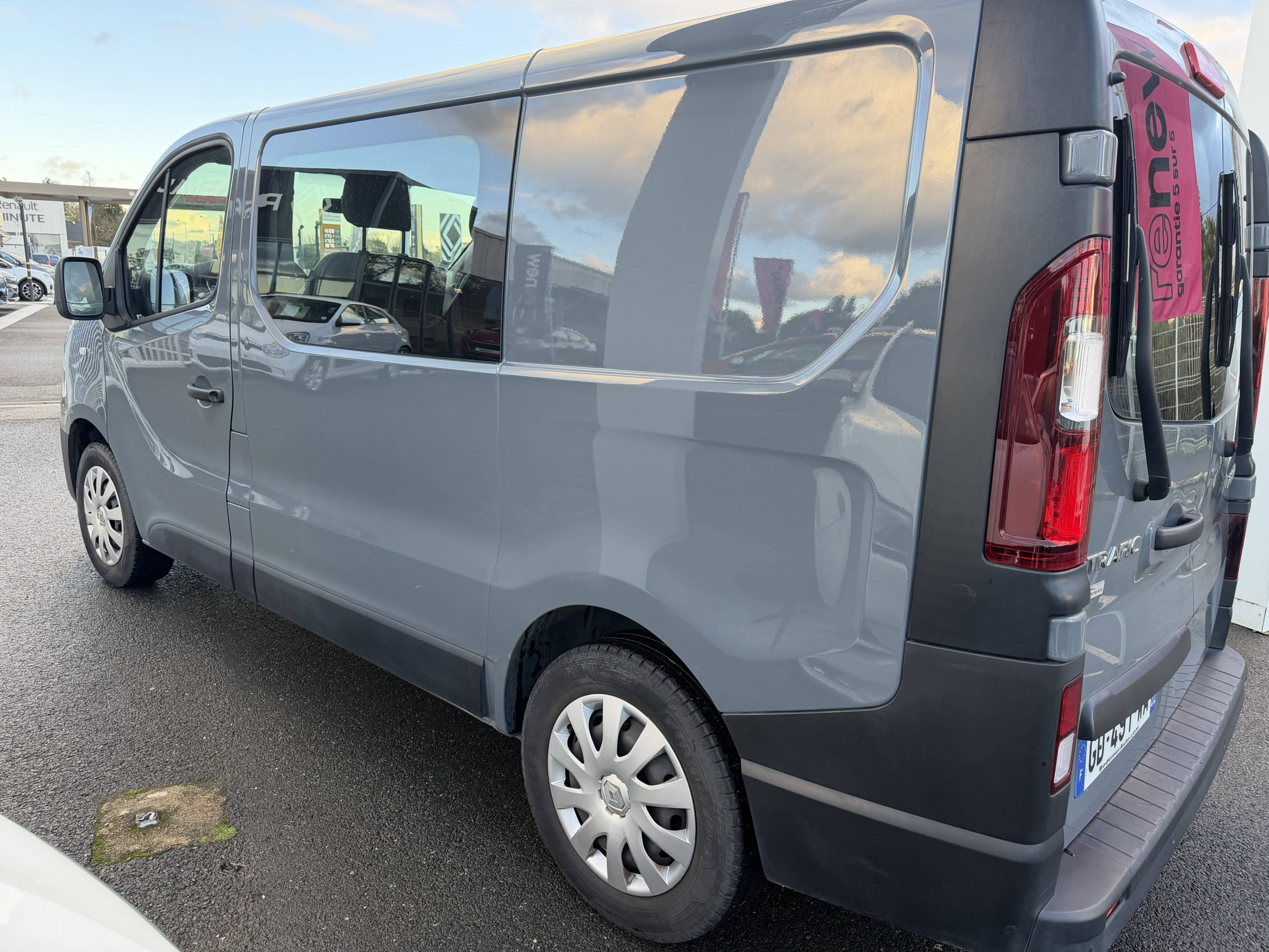 Vente en ligne Renault Trafic Cabine Approfondie  L1H1 1000 KG DCI 120 au prix de 27 990 €