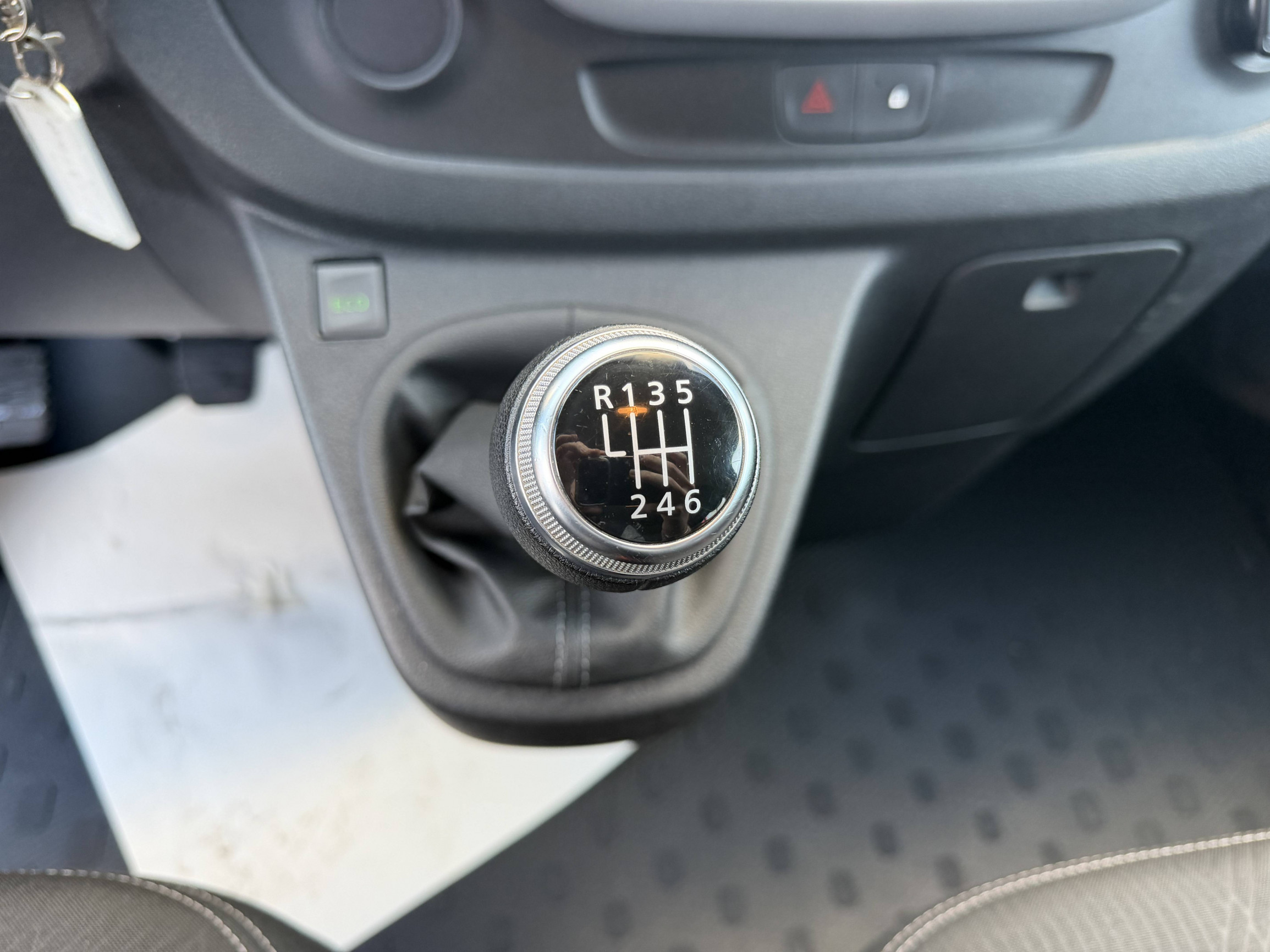 Vente en ligne Renault Trafic Cabine Approfondie  L1H1 1000 KG DCI 120 au prix de 27 990 €