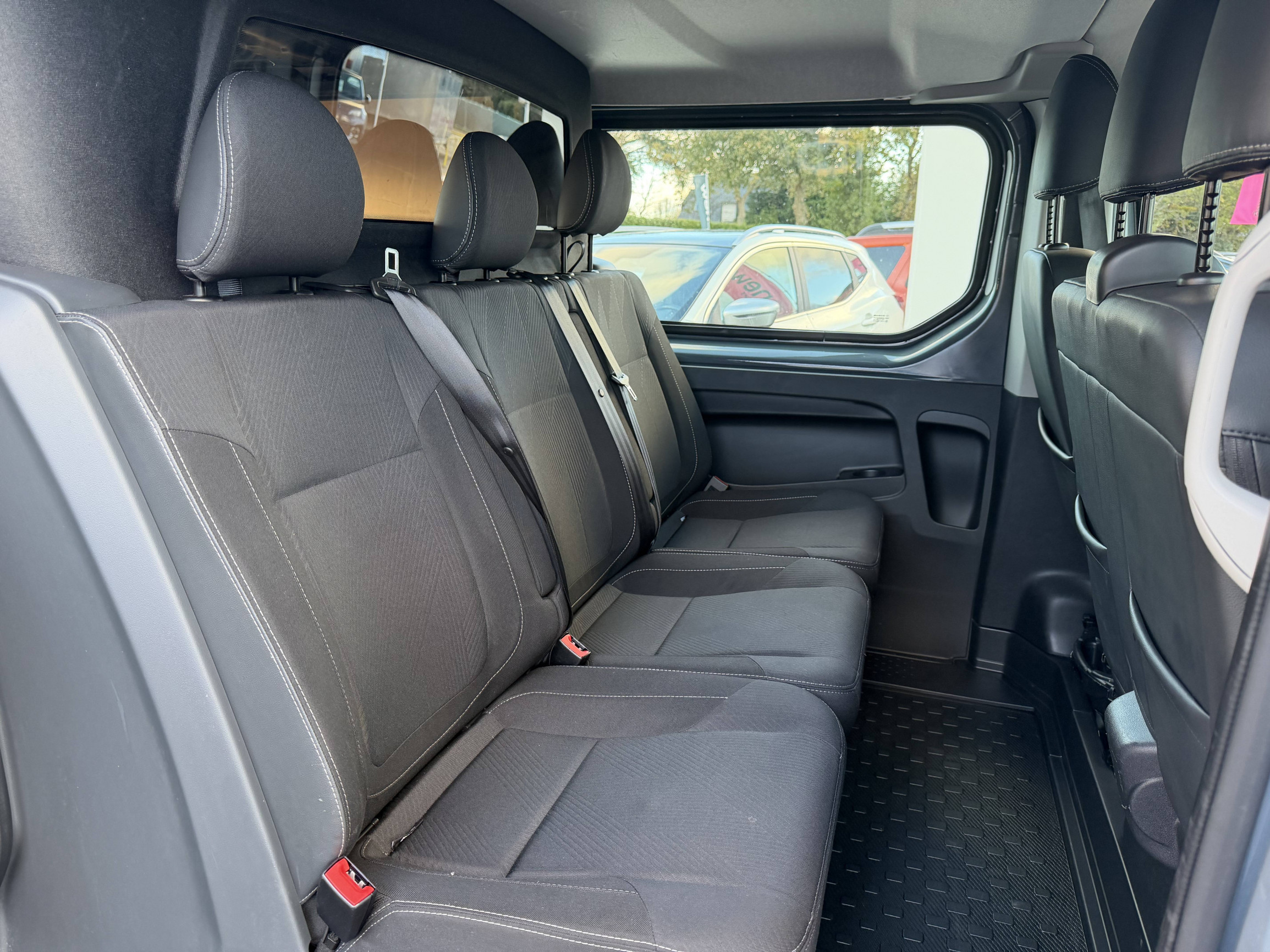 Vente en ligne Renault Trafic Cabine Approfondie  L1H1 1000 KG DCI 120 au prix de 27 990 €