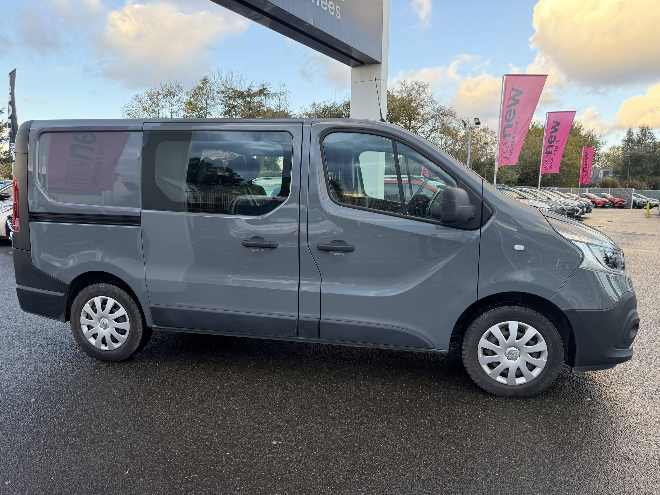 Vente en ligne Renault Trafic Cabine Approfondie  L1H1 1000 KG DCI 120 au prix de 27 990 €