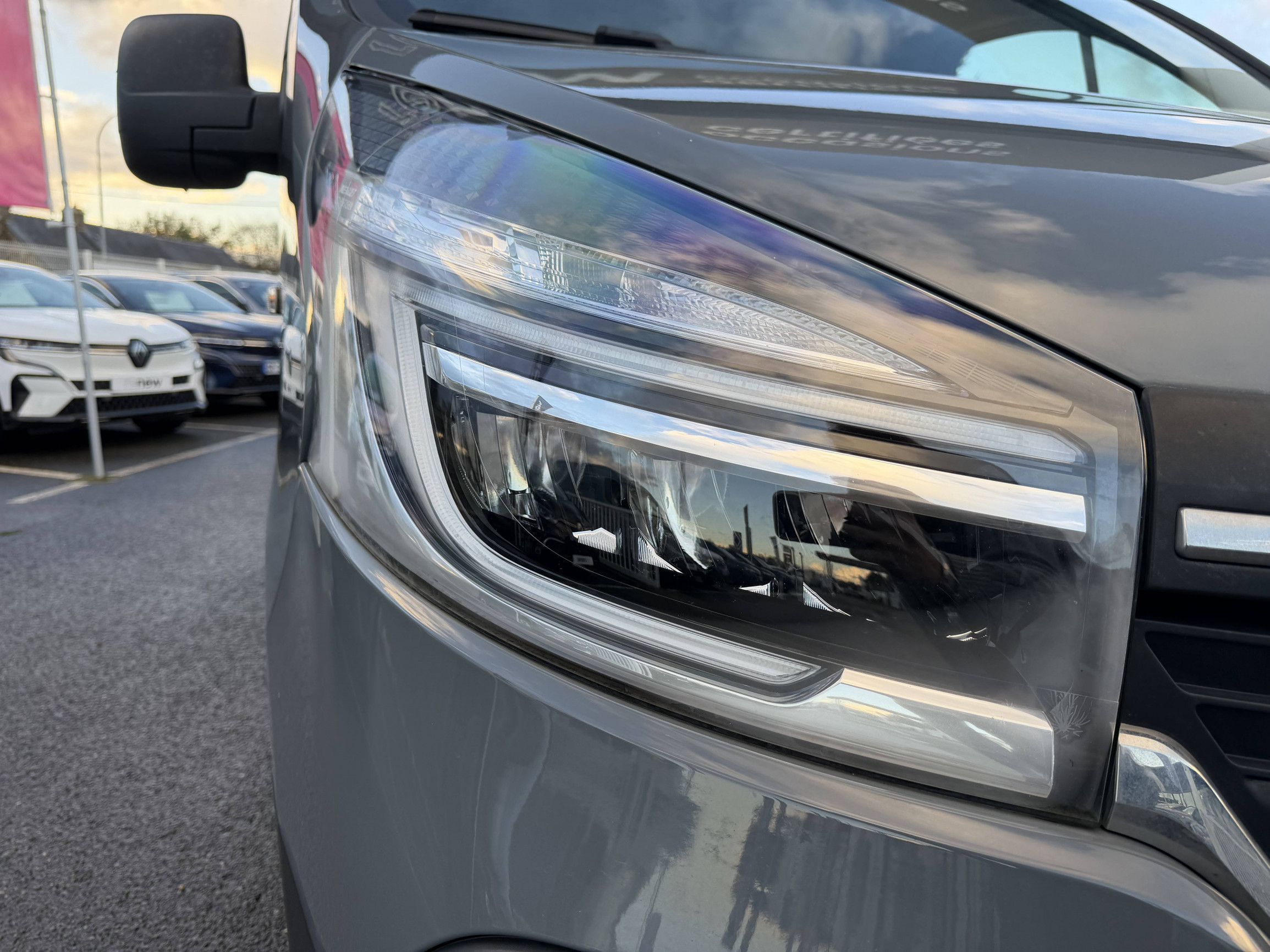 Vente en ligne Renault Trafic Cabine Approfondie  L1H1 1000 KG DCI 120 au prix de 27 990 €