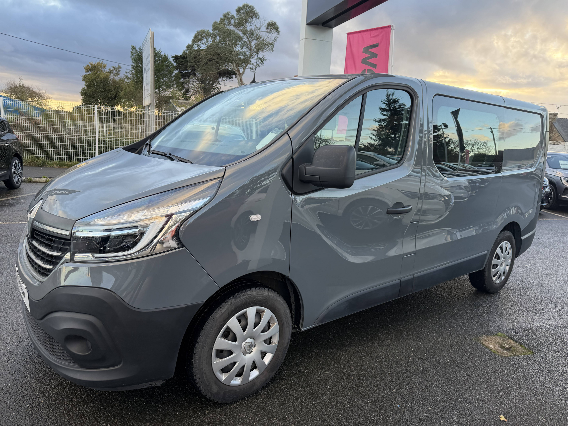 Vente en ligne Renault Trafic Cabine Approfondie  L1H1 1000 KG DCI 120 au prix de 27 990 €