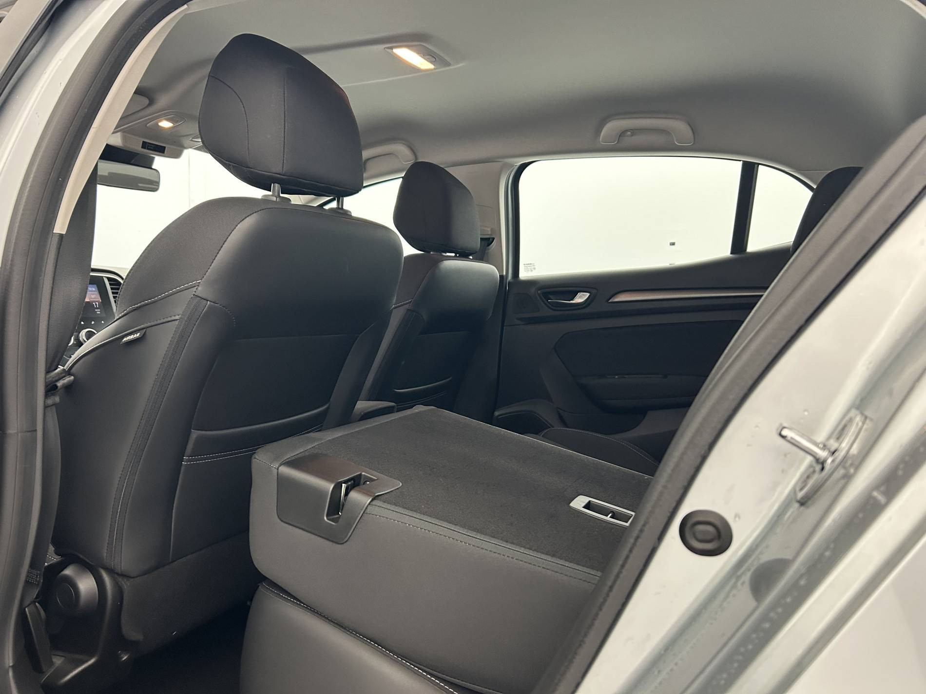 Vente en ligne Renault Megane 4 Mégane IV Berline Blue dCi 115 - 21B au prix de 14 990 €