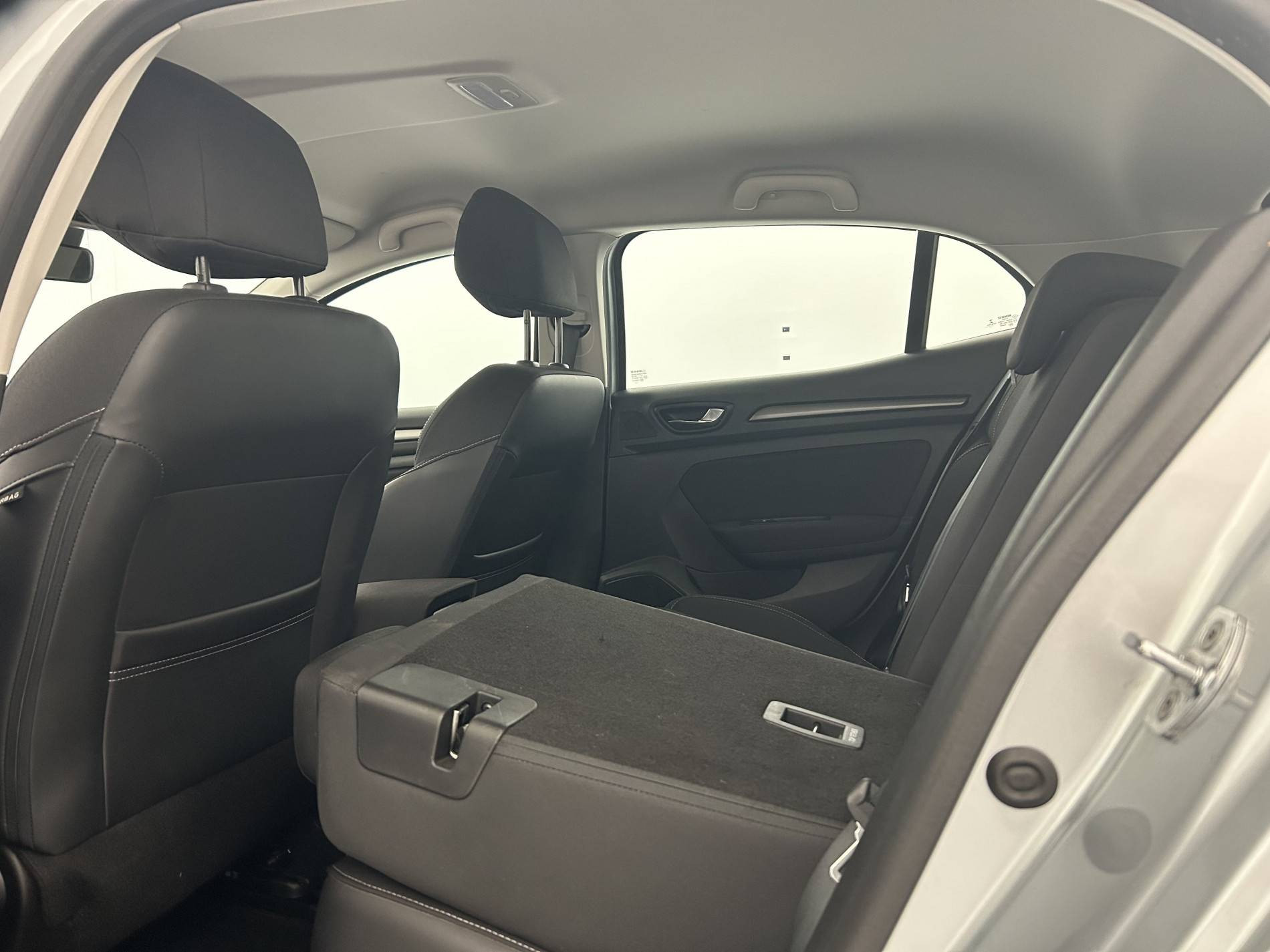 Vente en ligne Renault Megane 4 Mégane IV Berline Blue dCi 115 - 21B au prix de 14 790 €