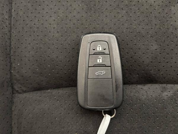 Vente en ligne Toyota RAV4 RAV4 Hybride 222 ch AWD-i au prix de 35 990 €