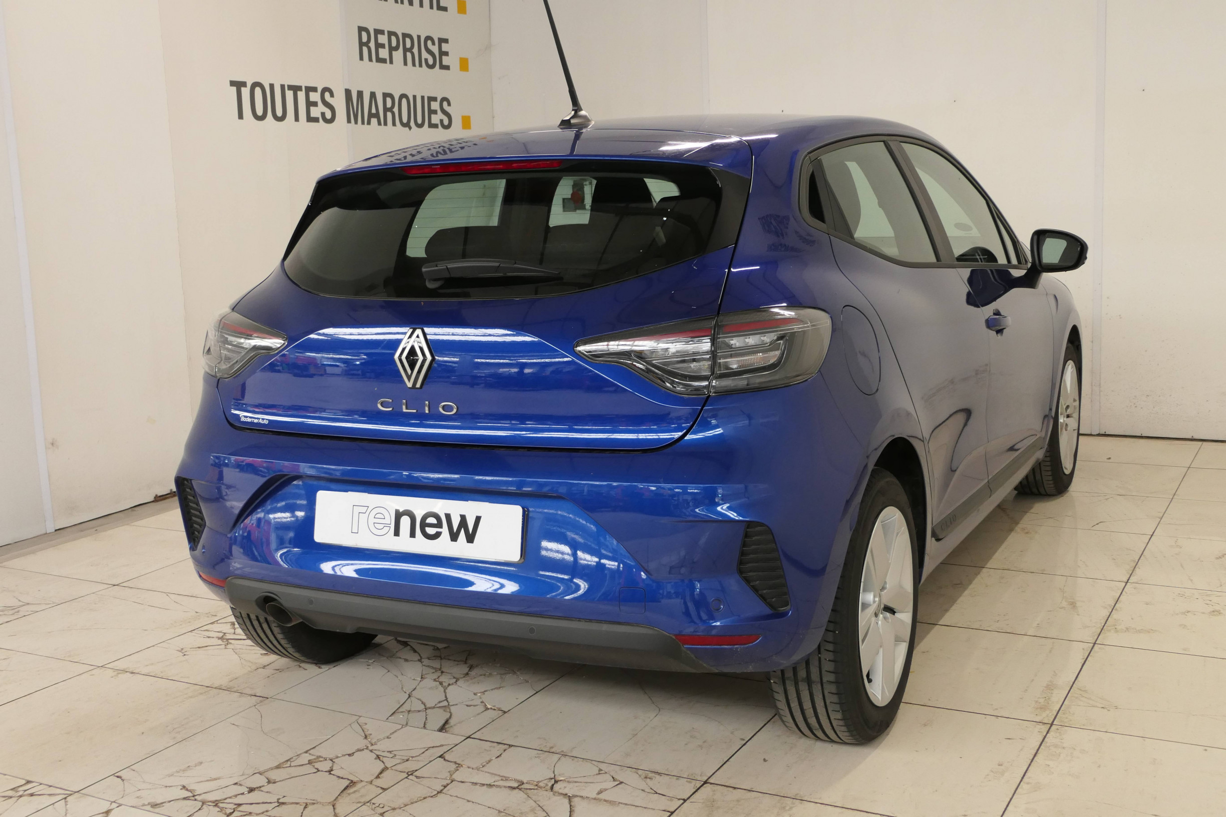 Vente en ligne Renault Clio 5 Clio TCe 90 au prix de 15 880 €