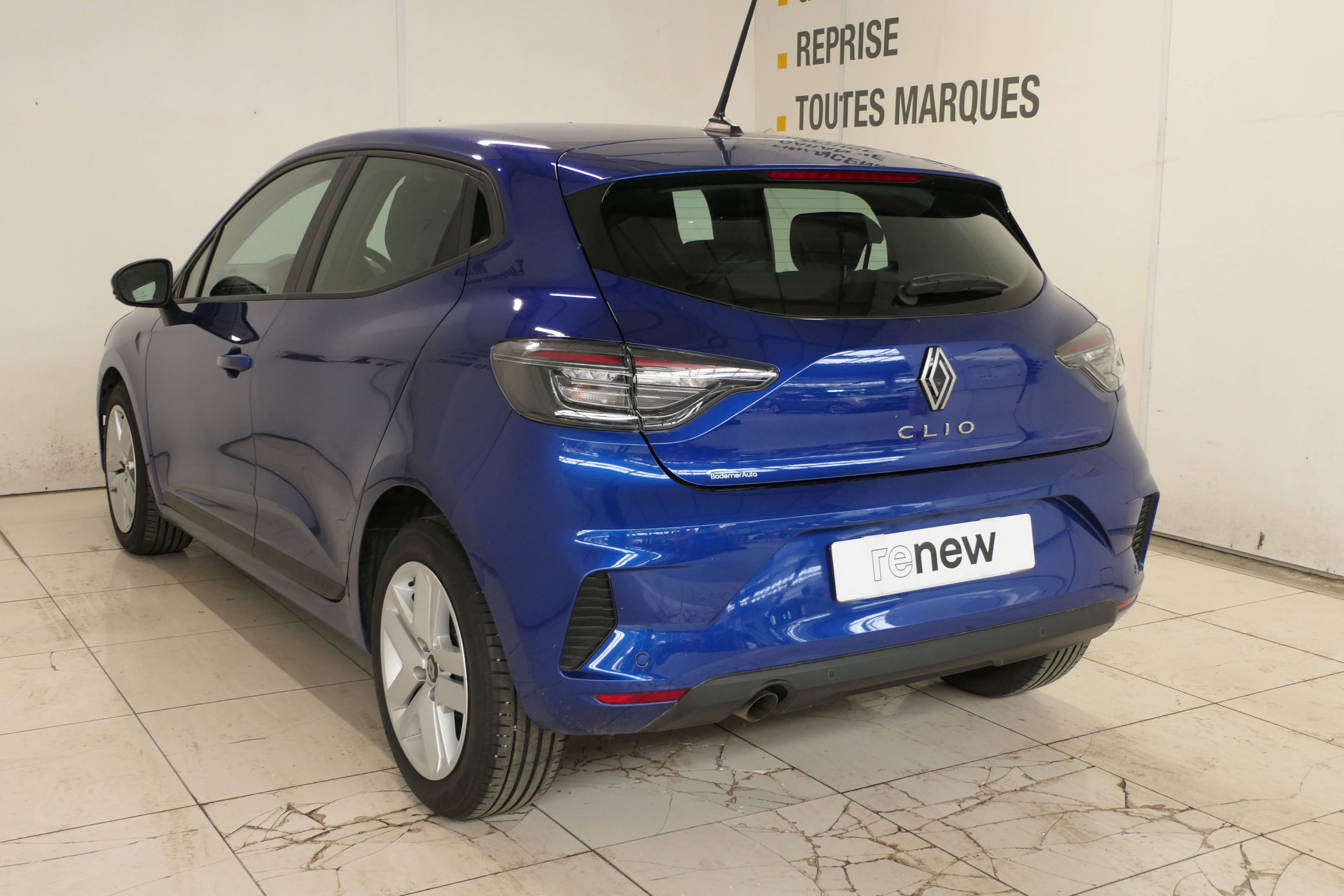 Vente en ligne Renault Clio 5 Clio TCe 90 au prix de 15 880 €