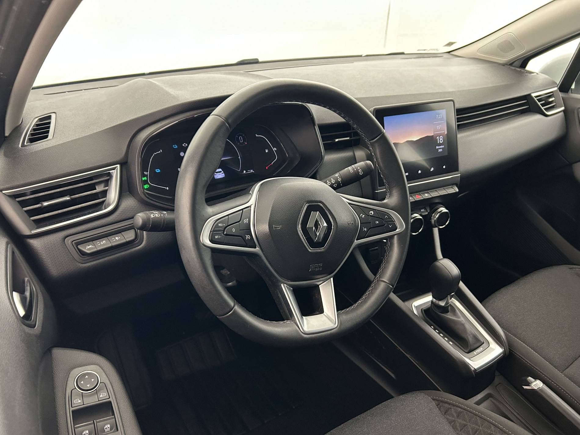 Vente en ligne Renault Clio 5 Clio E-Tech 140 - 21N au prix de 16 990 €