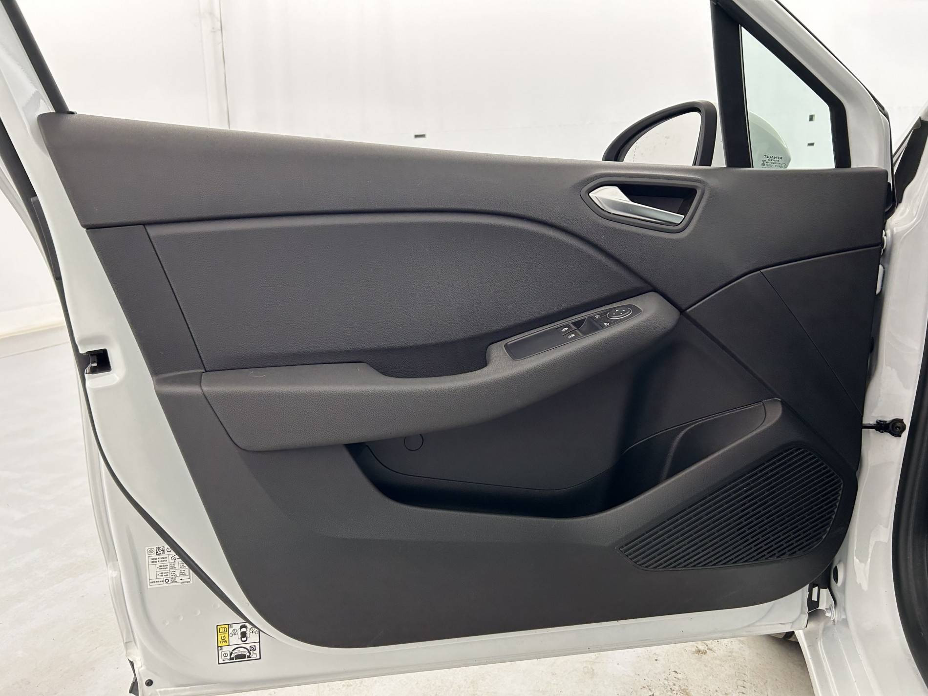 Vente en ligne Renault Clio 5 Clio E-Tech 140 - 21N au prix de 16 990 €