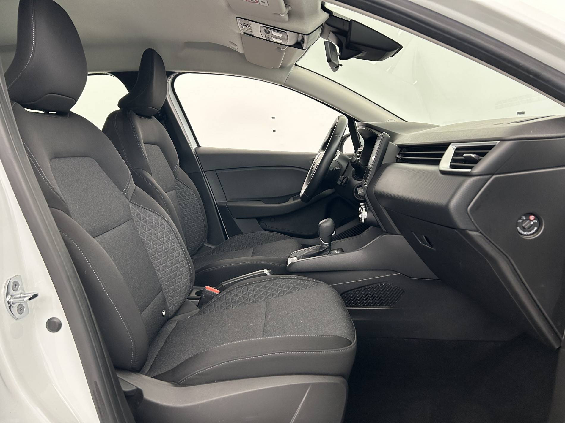 Vente en ligne Renault Clio 5 Clio E-Tech 140 - 21N au prix de 16 990 €