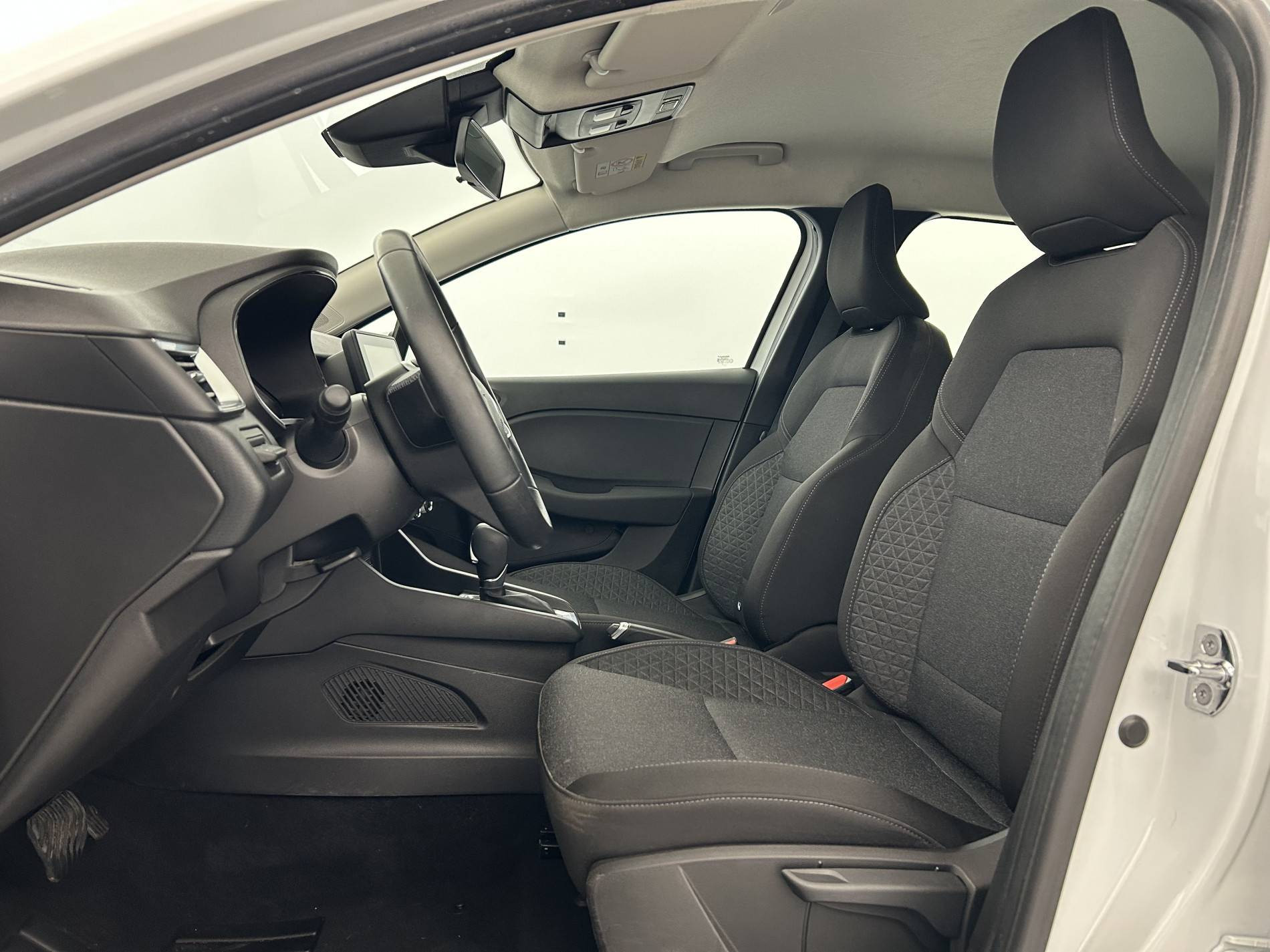 Vente en ligne Renault Clio 5 Clio E-Tech 140 - 21N au prix de 16 990 €