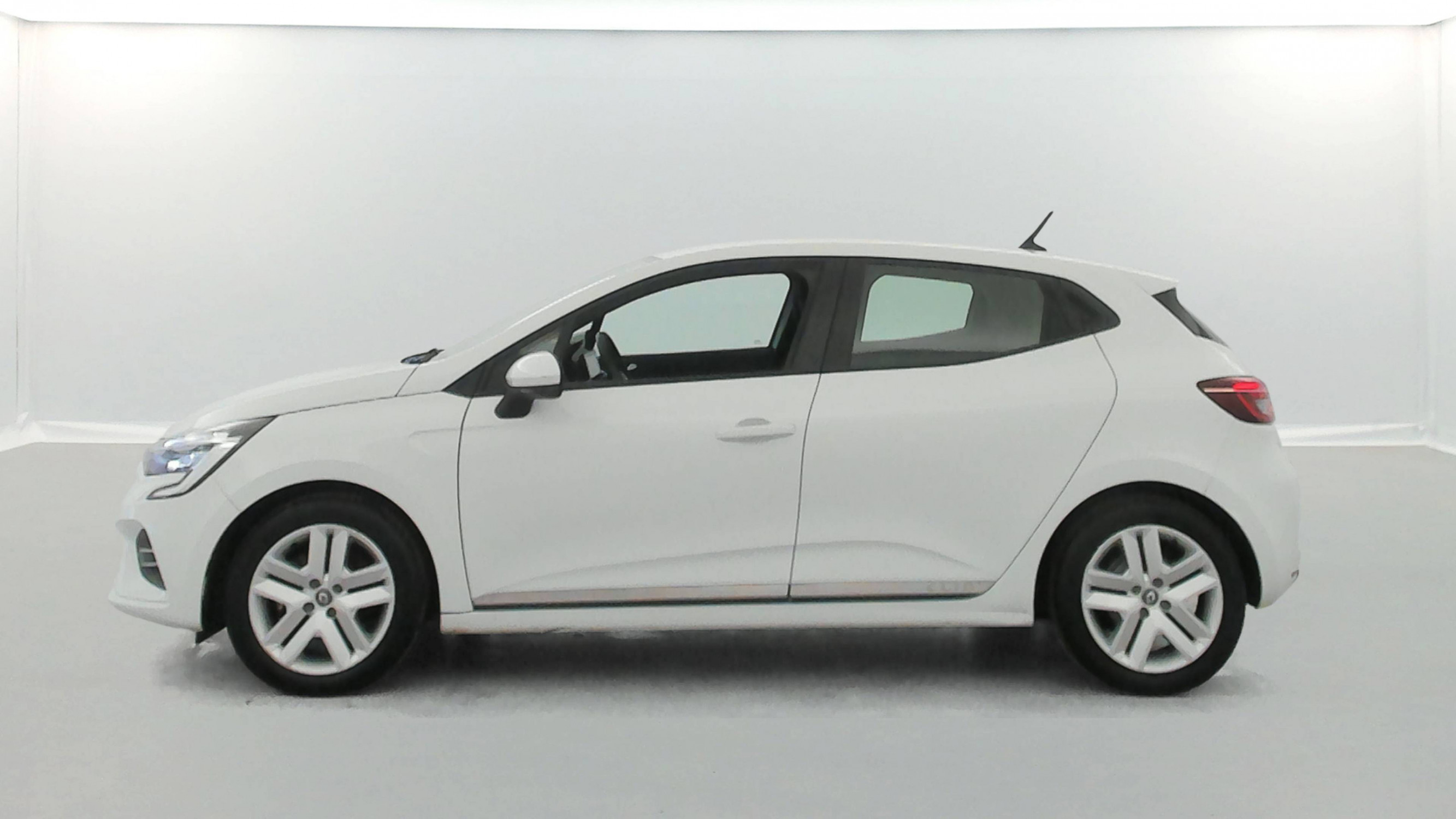 Vente en ligne Renault Clio 5 Clio E-Tech 140 - 21N au prix de 16 990 €