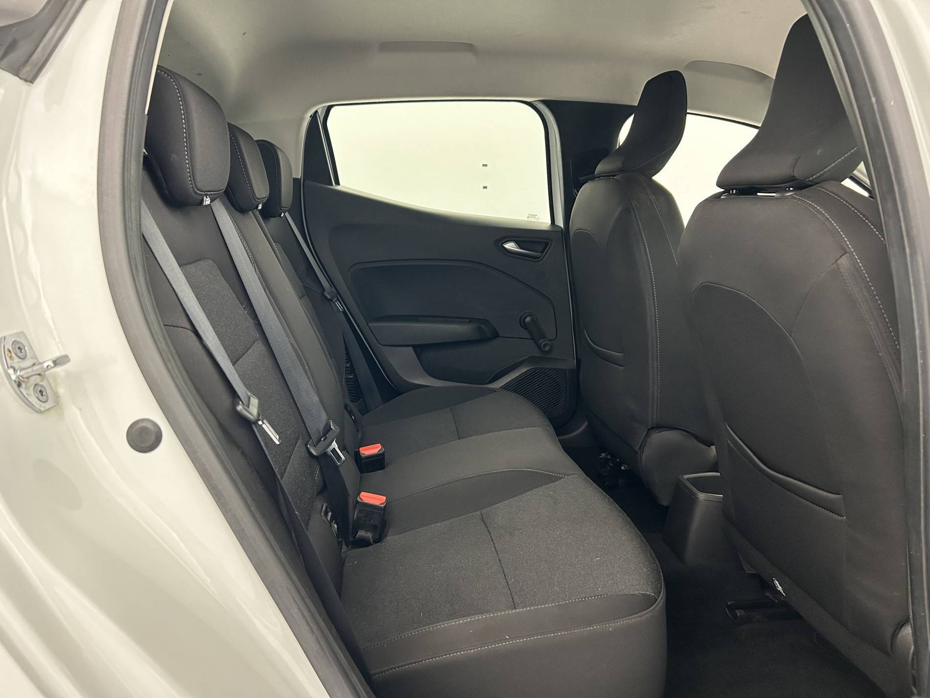 Vente en ligne Renault Clio 5 Clio E-Tech 140 - 21N au prix de 16 990 €