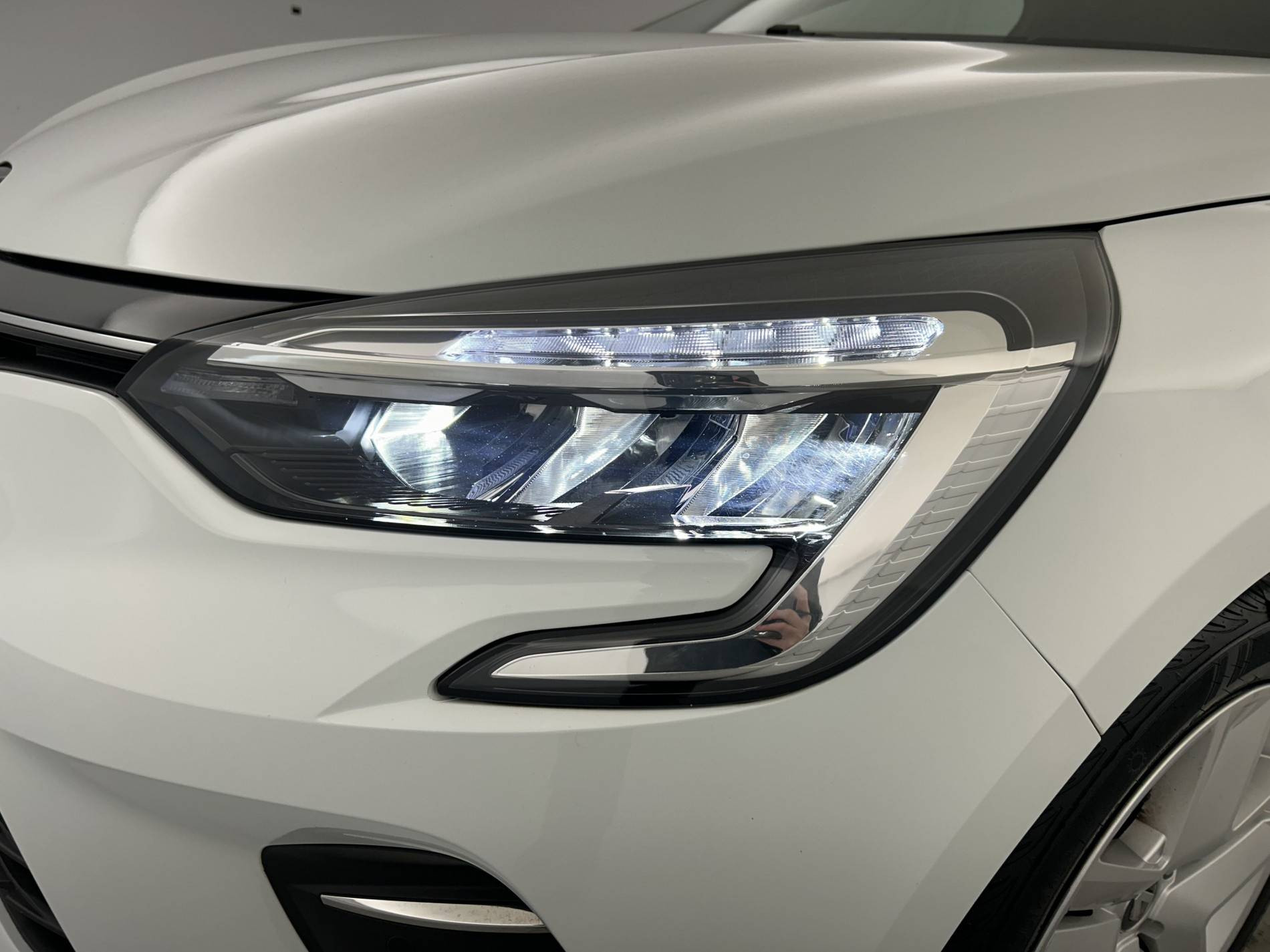 Vente en ligne Renault Clio 5 Clio E-Tech 140 - 21N au prix de 16 990 €