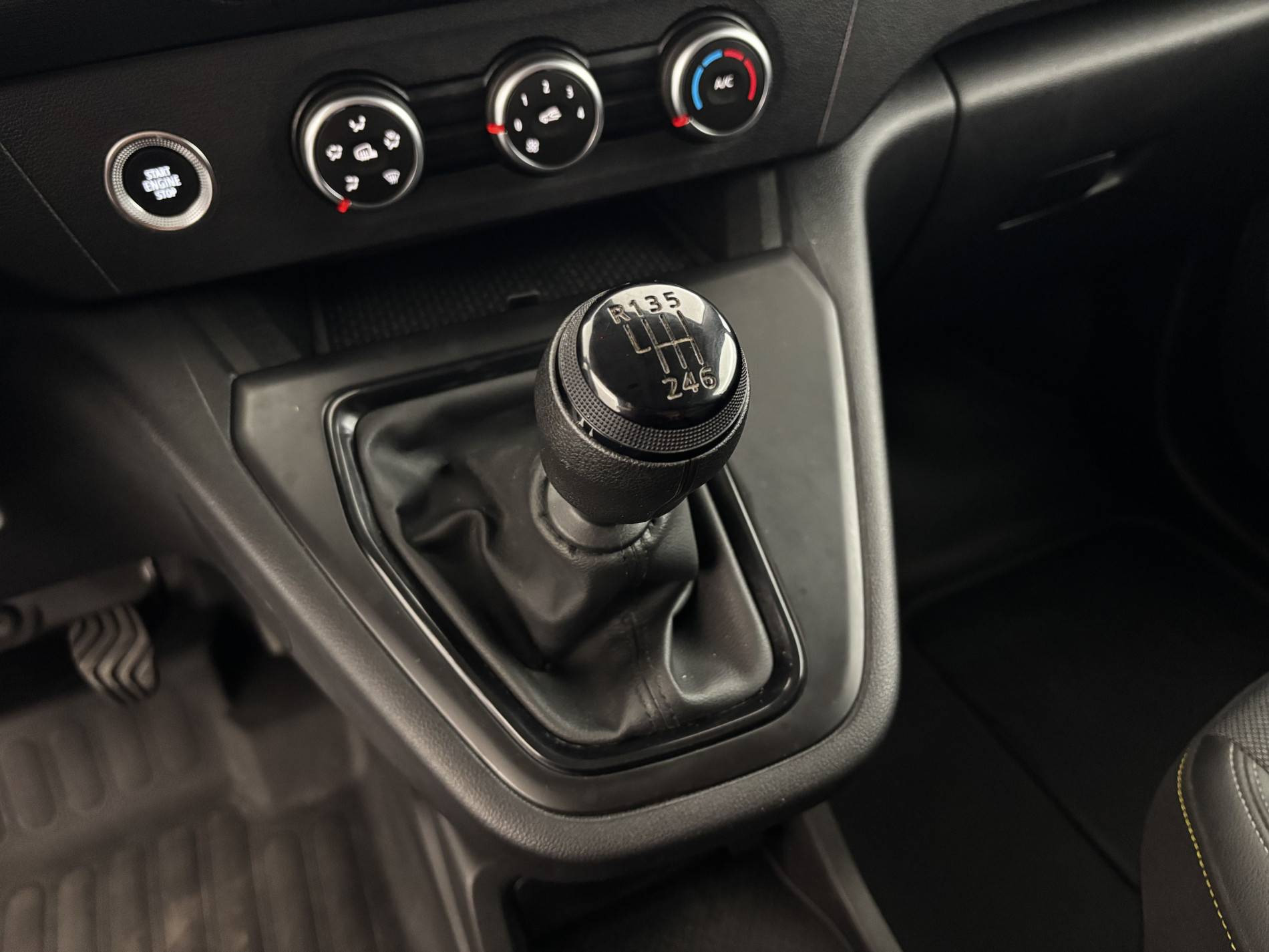 Vente en ligne Renault Kangoo Van  BLUE DCI 95 au prix de 19 590 €