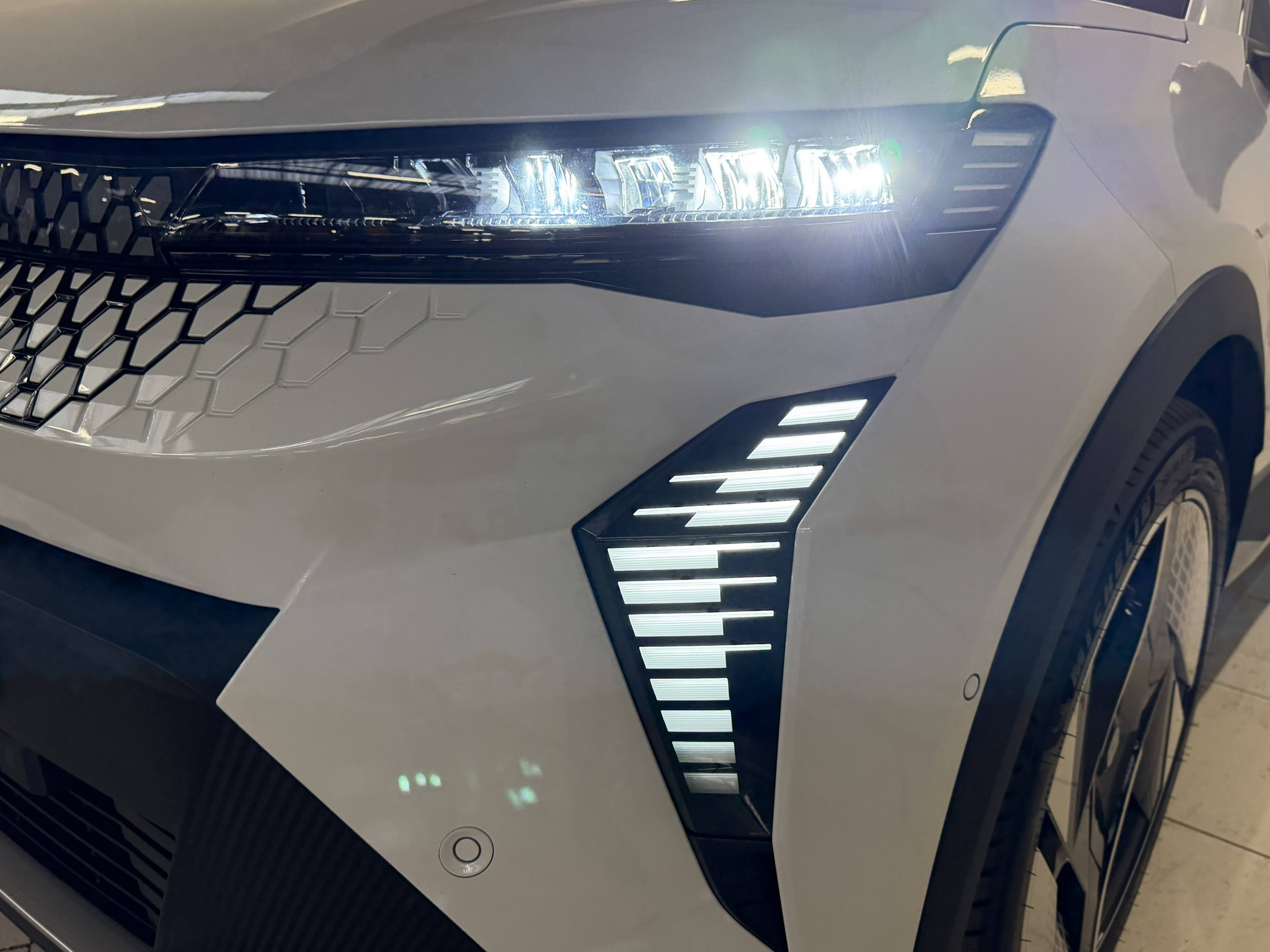 Vente en ligne Renault Scenic E-Tech  220 ch grande autonomie au prix de 400 €