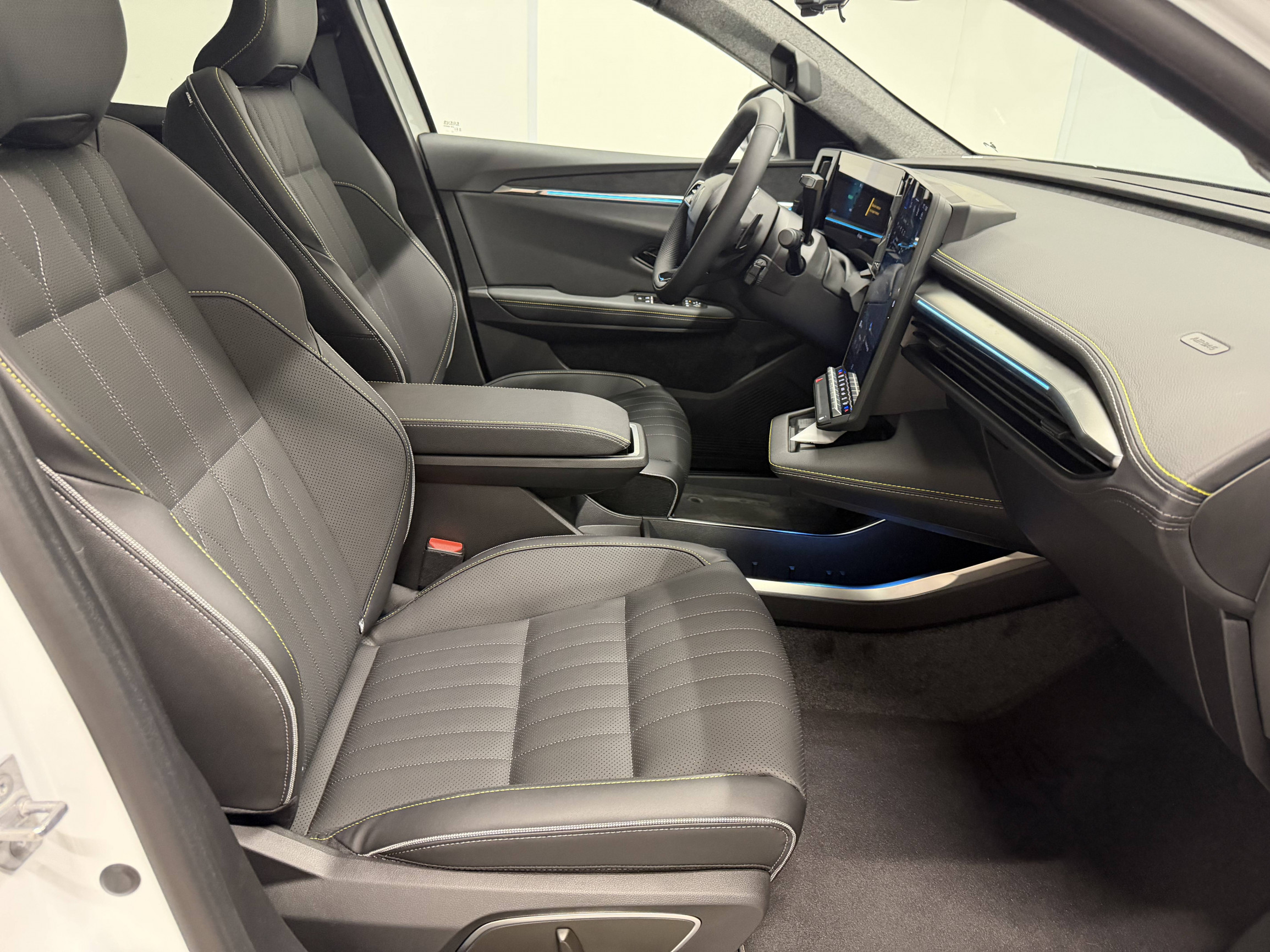 Vente en ligne Renault Scenic E-Tech  220 ch grande autonomie au prix de 400 €