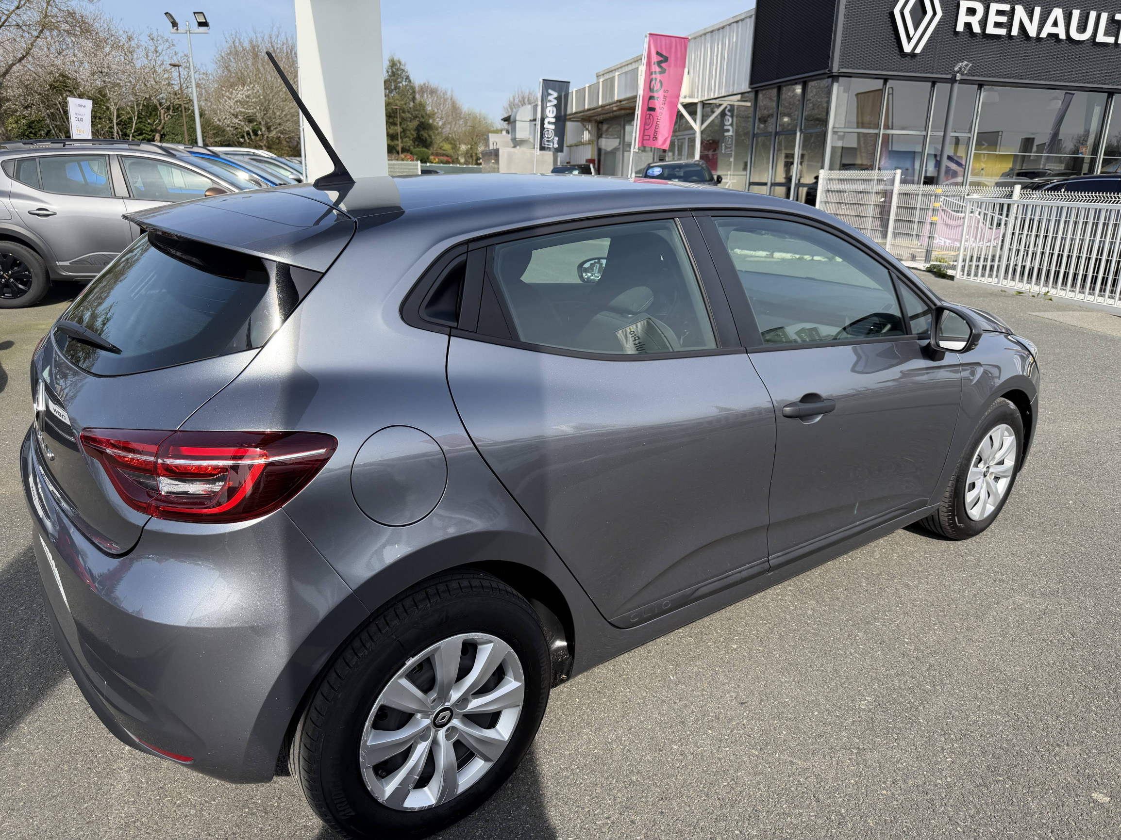 Vente en ligne Renault Clio 5 Clio SCe 65 au prix de 13 390 €