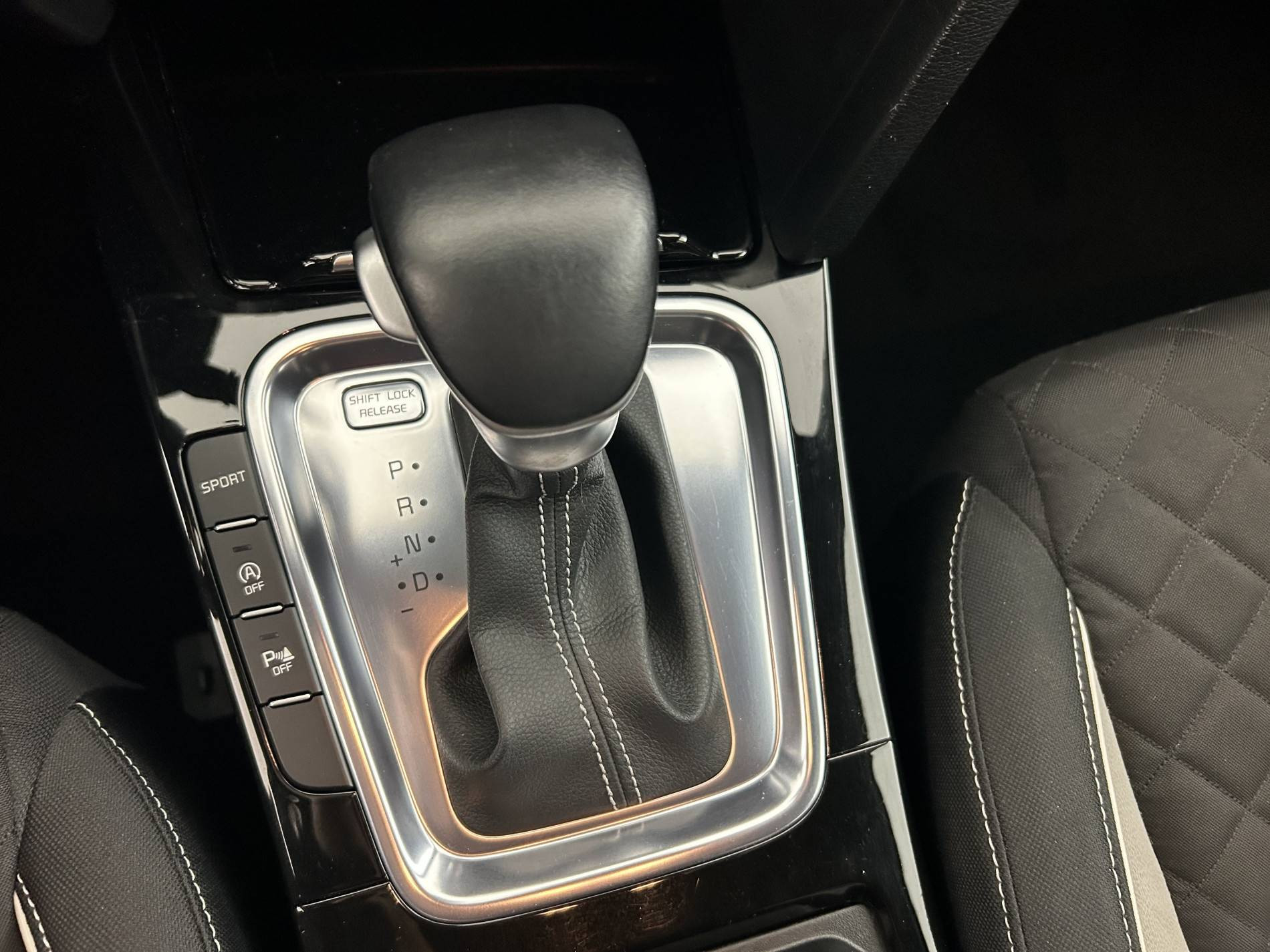 Vente en ligne Kia Ceed  1.4 T-GDI 140 ch ISG DCT7 au prix de 18 490 €