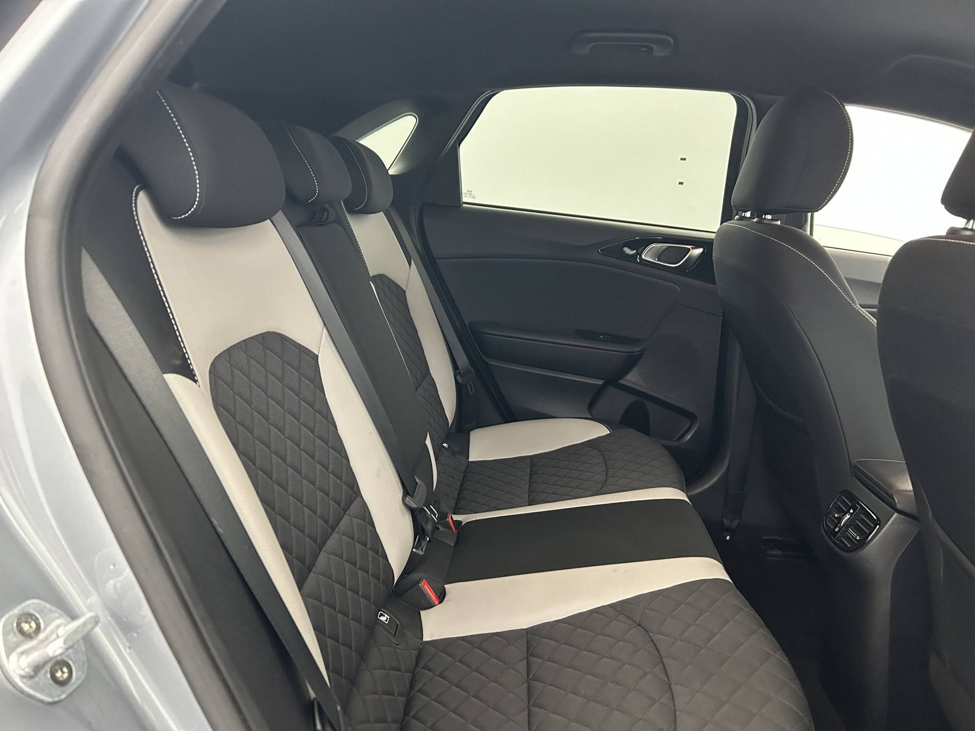 Vente en ligne Kia Ceed  1.4 T-GDI 140 ch ISG DCT7 au prix de 18 490 €