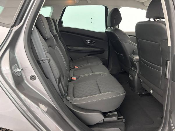 Vente en ligne Renault Scenic 4 Scenic TCe 140 FAP EDC au prix de 18 990 €
