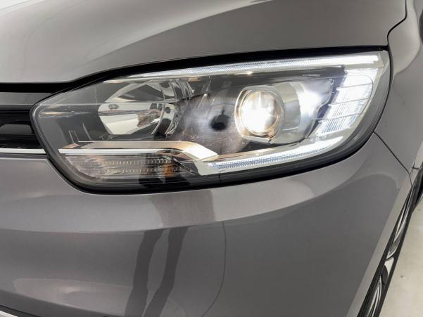 Vente en ligne Renault Scenic 4 Scenic TCe 140 FAP EDC au prix de 18 990 €