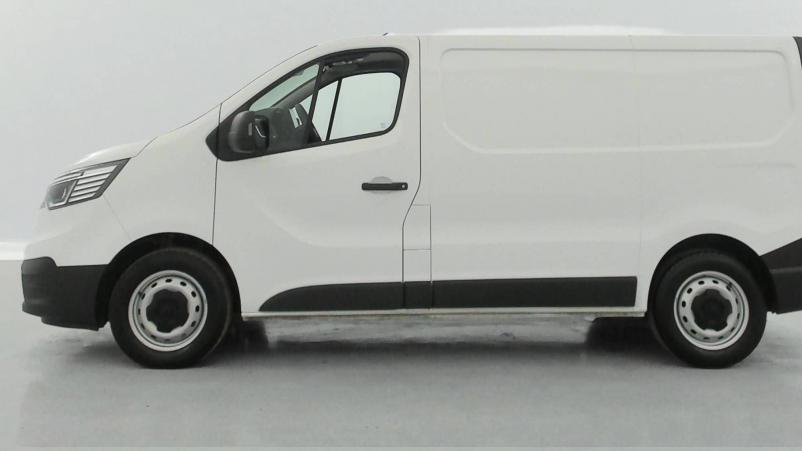 Vente en ligne Renault Trafic 3 Fourgon TRAFIC FGN L1H1 3000 KG BLUE DCI 130 au prix de 27 990 €