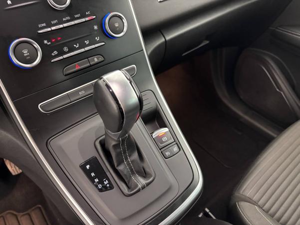 Vente en ligne Renault Grand Scenic 4 Grand Scenic TCe 140 EDC au prix de 20 490 €
