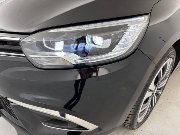 Vente en ligne Renault Grand Scenic 4 Grand Scenic TCe 140 EDC au prix de 20 490 €