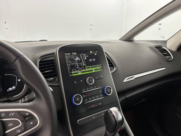 Vente en ligne Renault Grand Scenic 4 Grand Scenic TCe 140 EDC au prix de 20 490 €