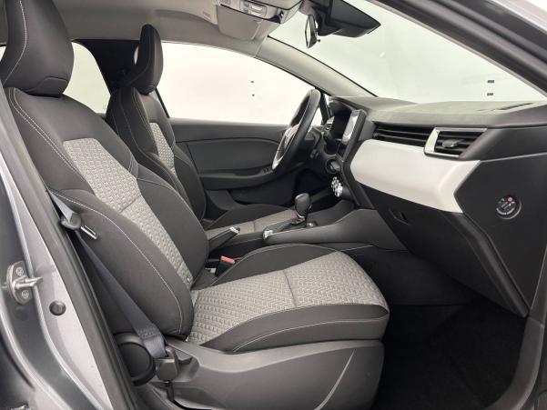 Vente en ligne Renault Clio 5 Clio E-Tech full hybrid 145 au prix de 17 990 €