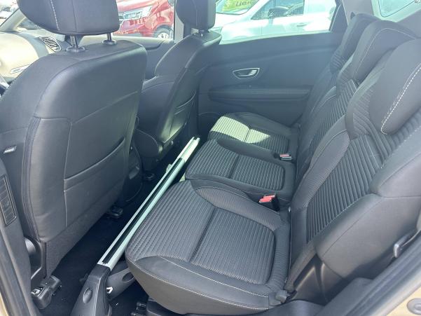 Vente en ligne Renault Scenic 4 Scenic Blue dCi 120 EDC au prix de 15 490 €