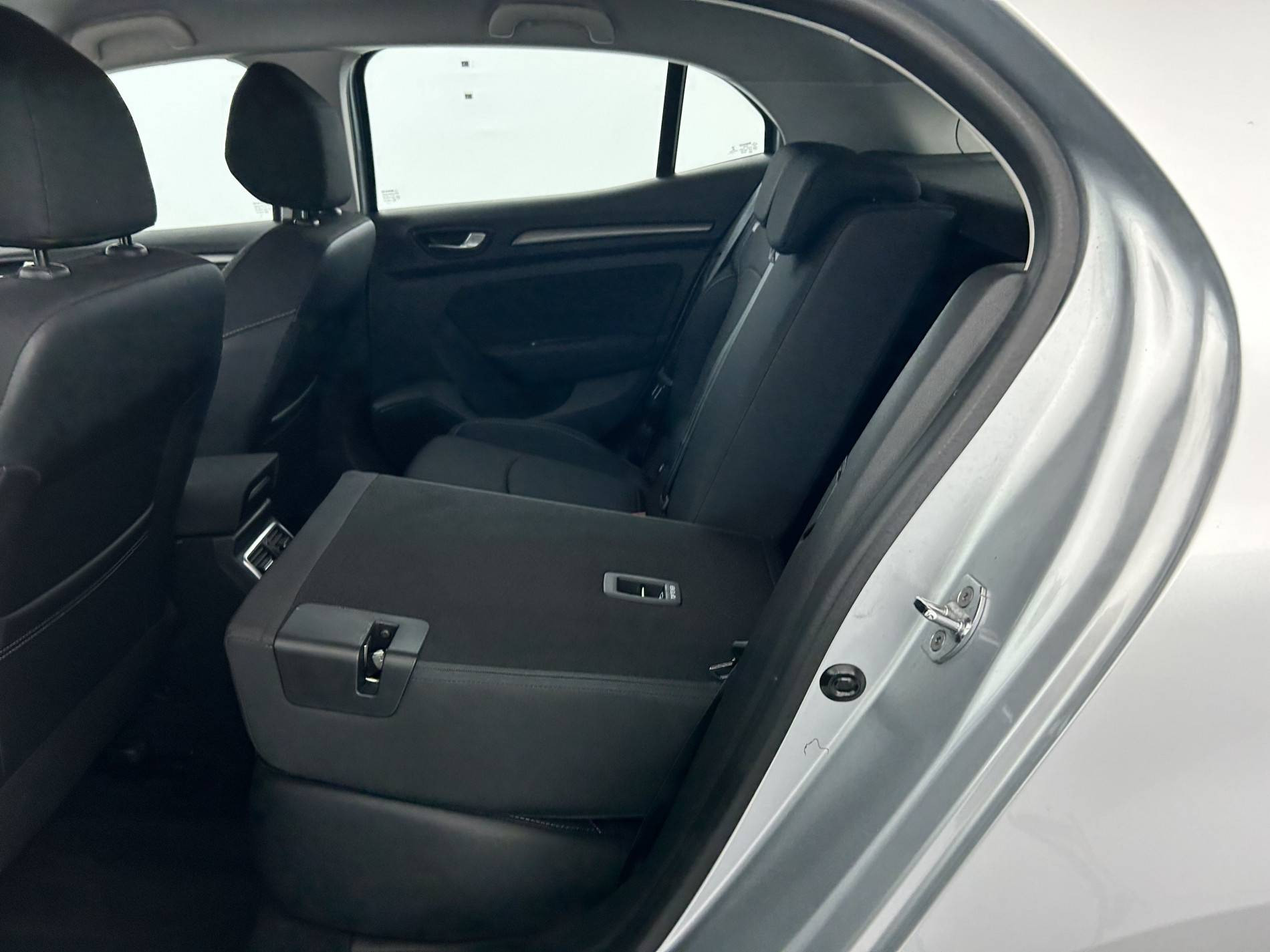 Vente en ligne Renault Megane 4 Mégane IV Berline Blue dCi 115 EDC - 21B au prix de 17 690 €