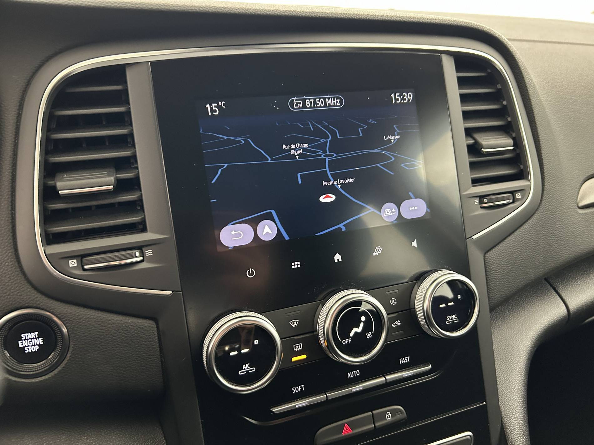 Vente en ligne Renault Megane 4 Mégane IV Berline Blue dCi 115 EDC - 21B au prix de 17 690 €