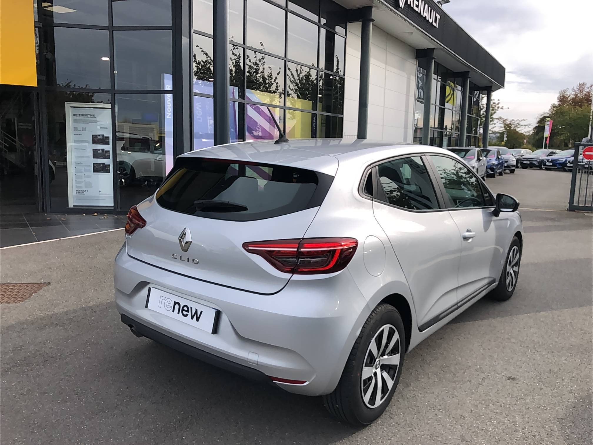 Vente en ligne Renault Clio 5 Clio TCe 90 au prix de 14 990 €