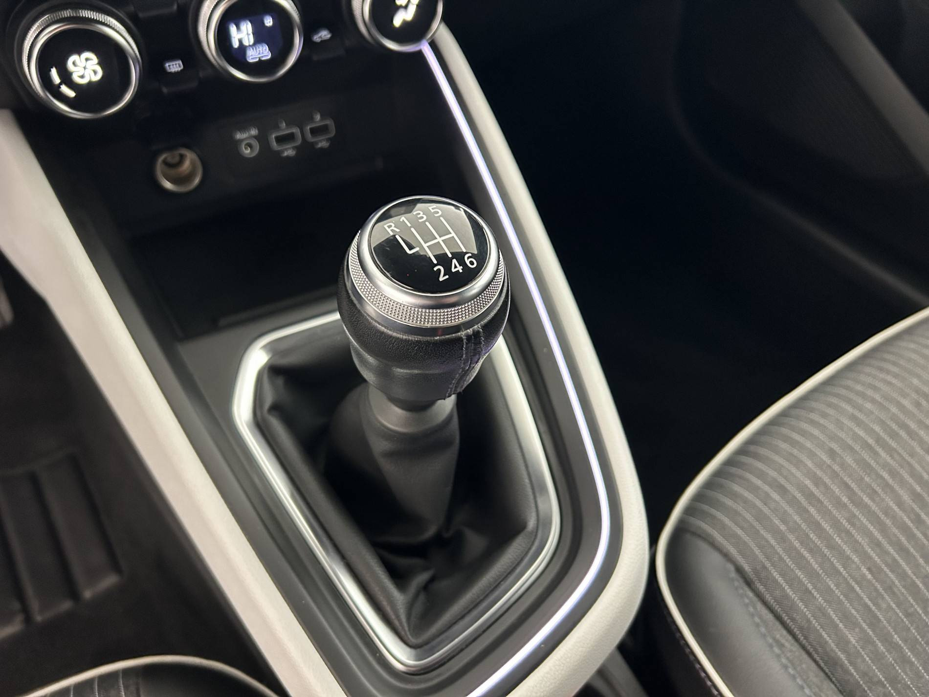 Vente en ligne Renault Clio 5 Clio Blue dCi 100 - 21N au prix de 15 490 €