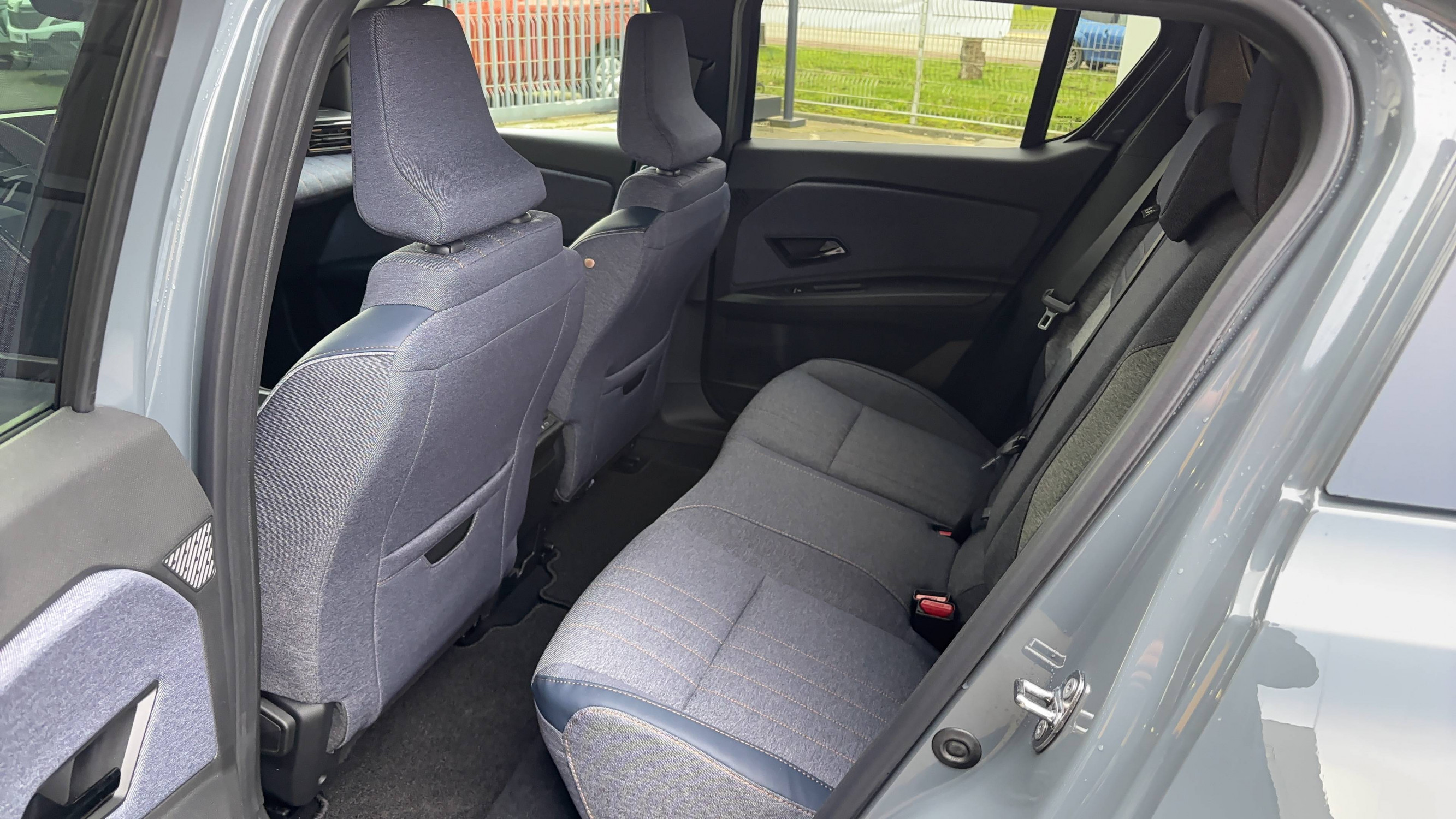 Vente en ligne Renault R4 E-Tech  150 ch autonomie confort au prix de 34 490 €