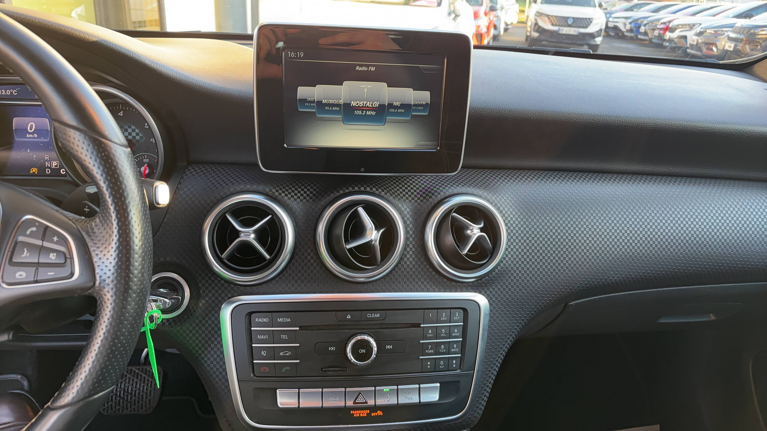 Vente en ligne Mercedes Classe A  180 d 7G-DCT au prix de 14 990 €