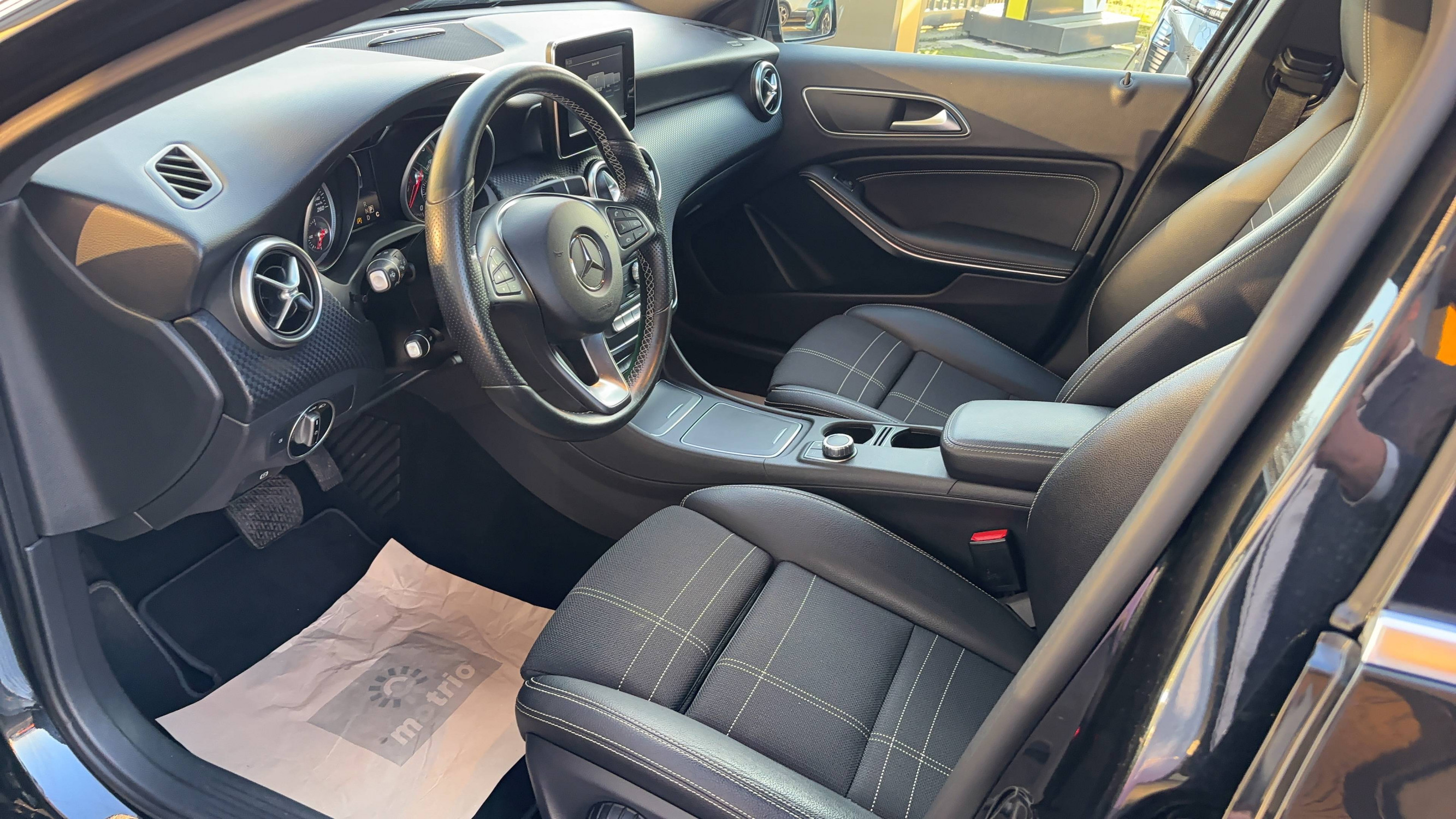 Vente en ligne Mercedes Classe A  180 d 7G-DCT au prix de 14 990 €