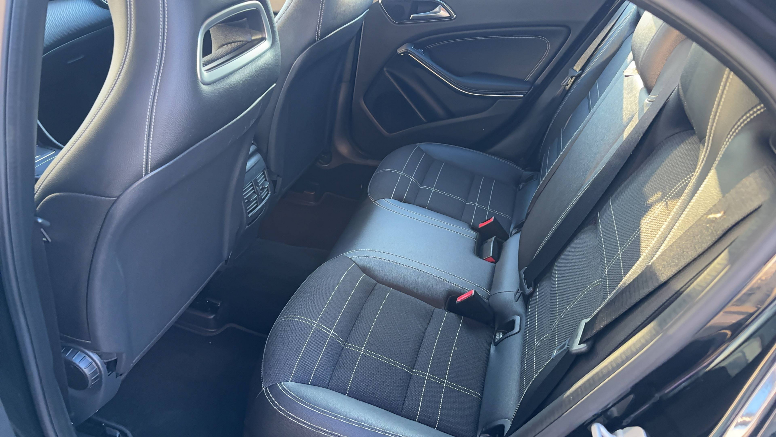 Vente en ligne Mercedes Classe A  180 d 7G-DCT au prix de 14 990 €