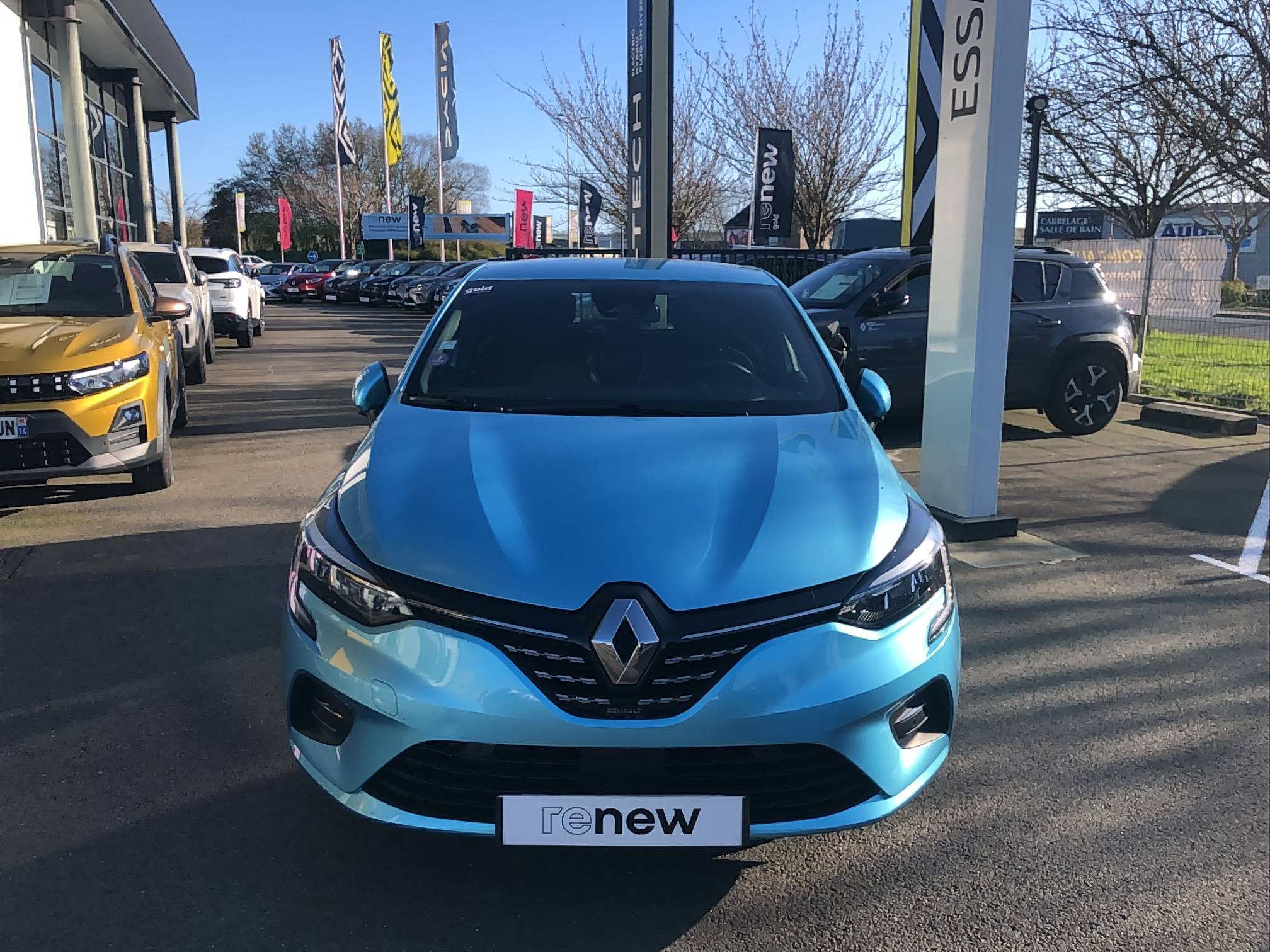 Vente en ligne Renault Clio 5 Clio E-Tech 140 - 21N au prix de 17 490 €