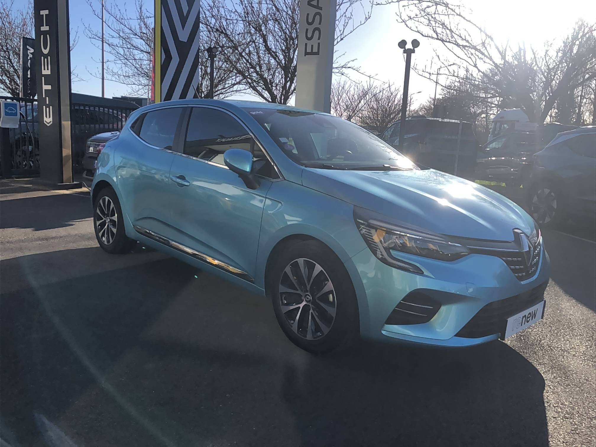 Vente en ligne Renault Clio 5 Clio E-Tech 140 - 21N au prix de 17 490 €