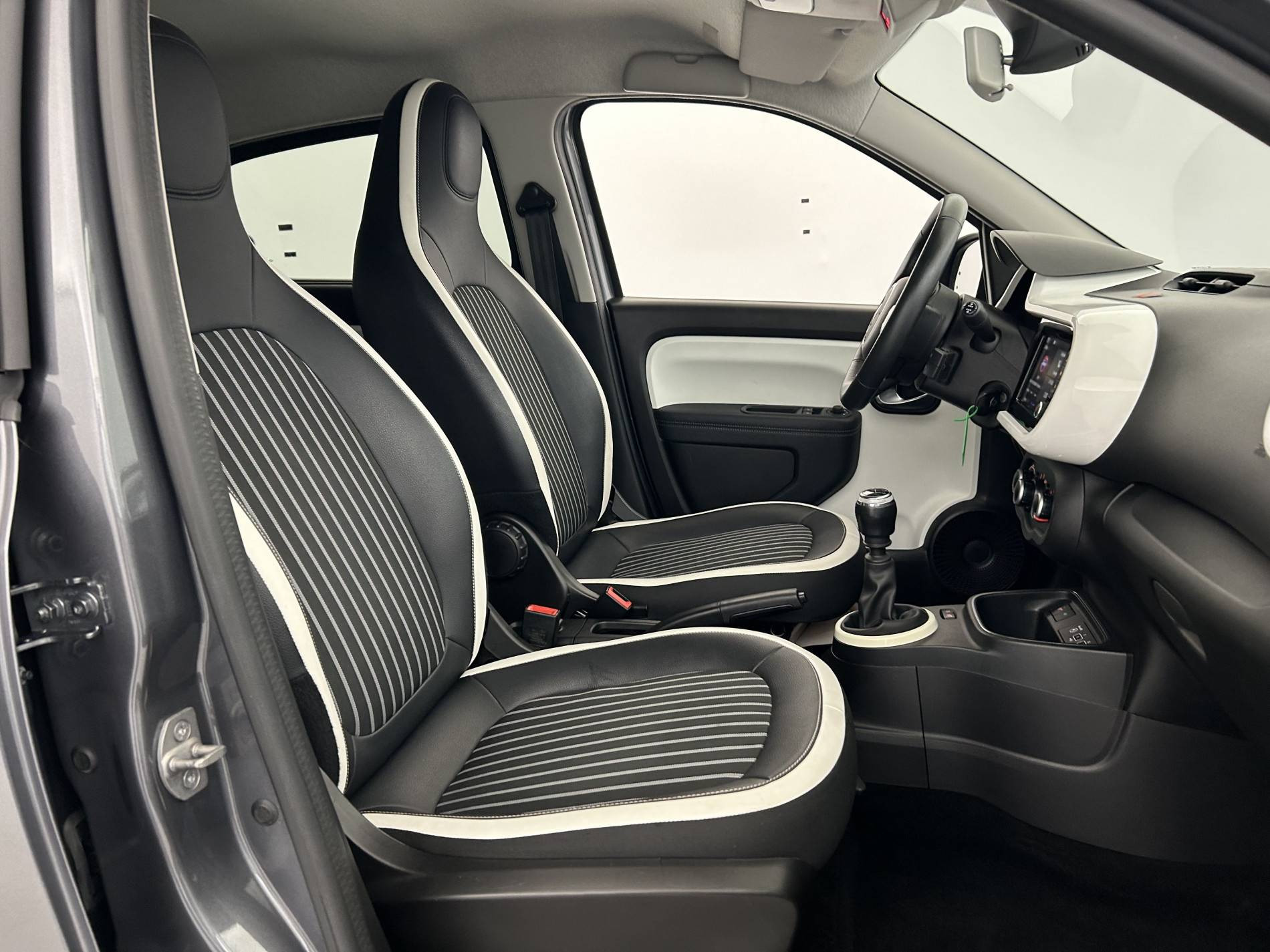 Vente en ligne Renault Twingo 3  TCe 95 au prix de 11 490 €