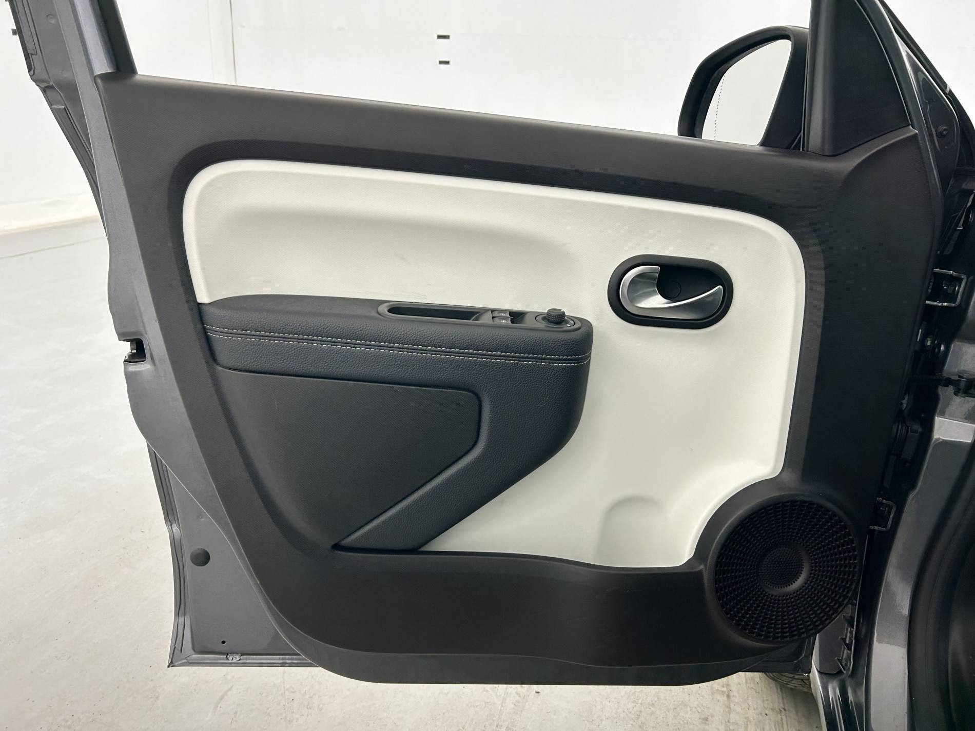 Vente en ligne Renault Twingo 3  TCe 95 au prix de 11 490 €